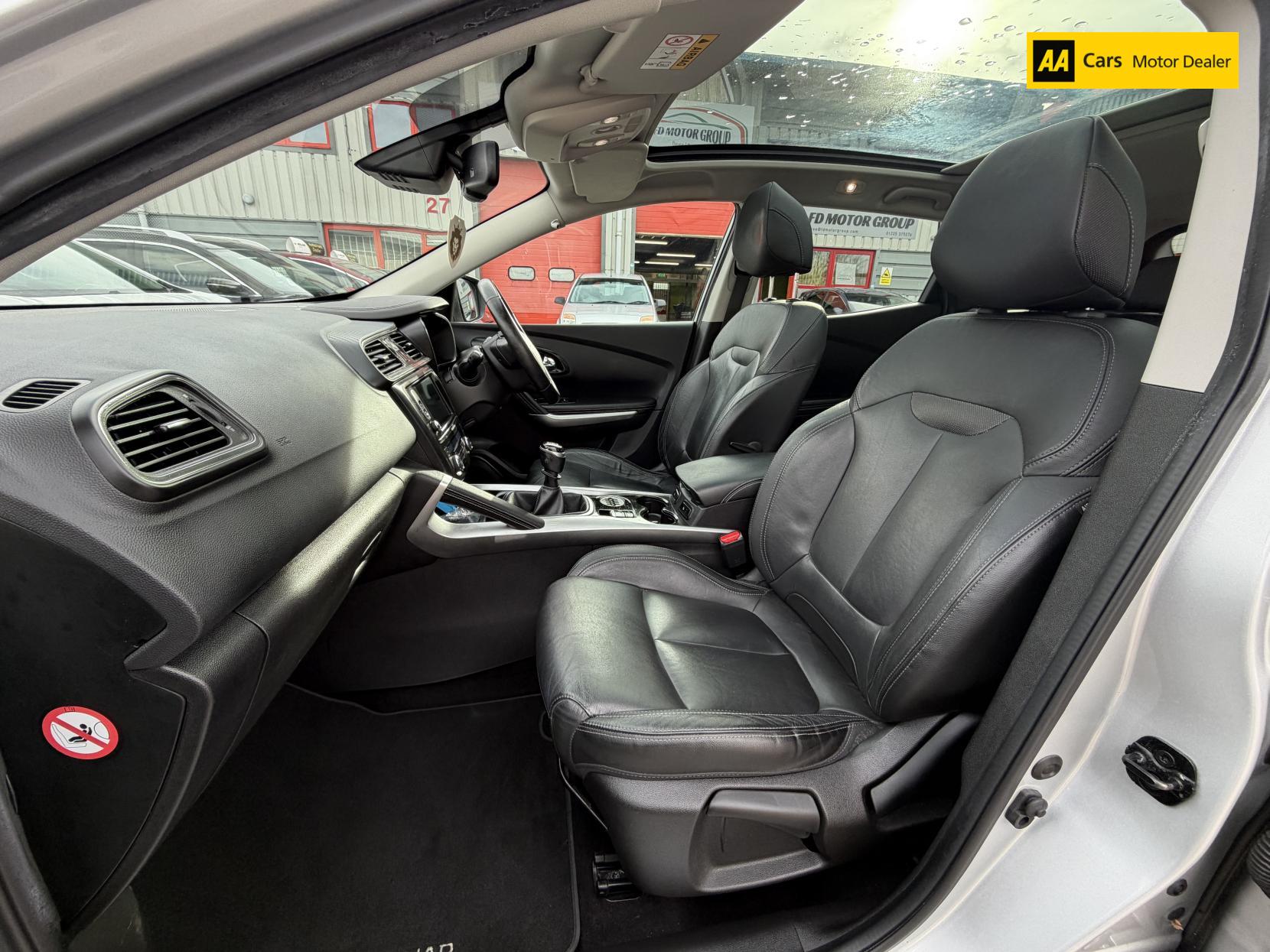 Renault Kadjar 1.6 dCi Signature Nav SUV 5dr Diesel Manual Euro 6 (s/s) (130 ps)