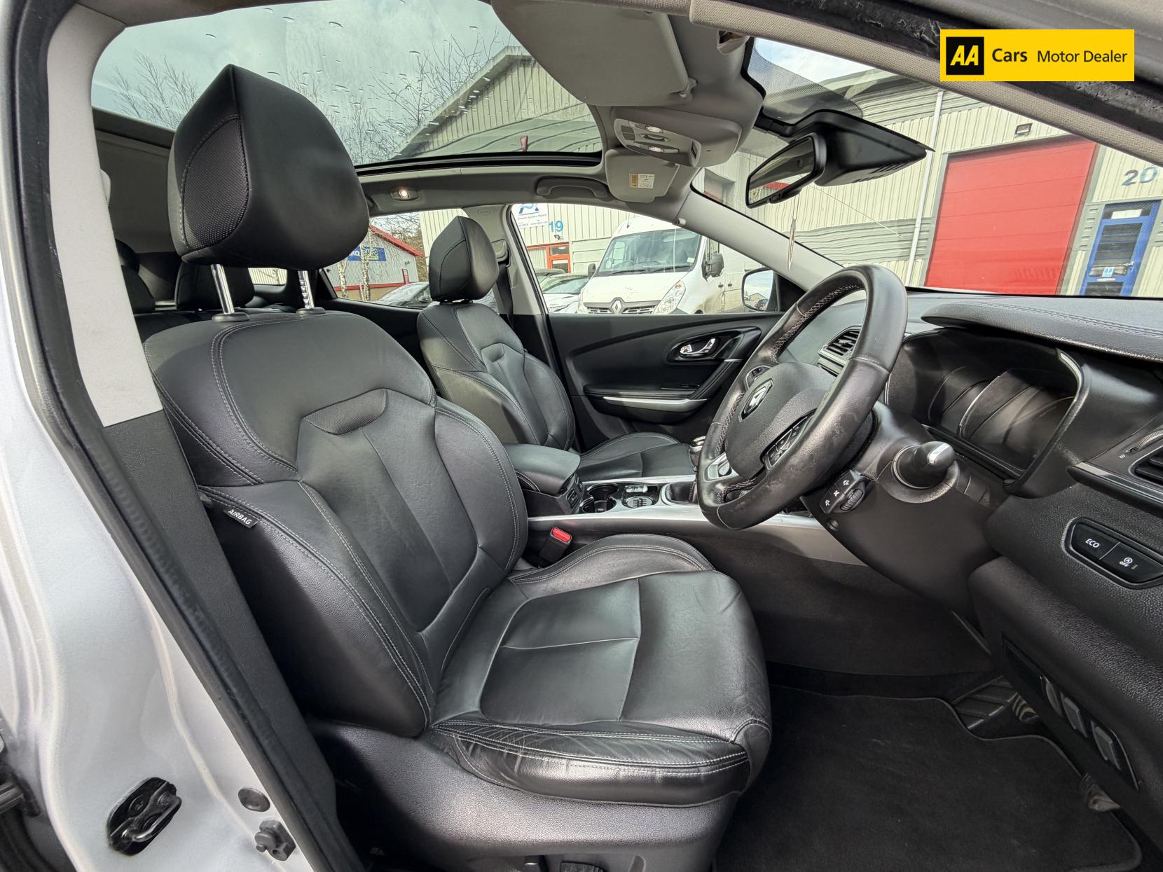 Renault Kadjar 1.6 dCi Signature Nav SUV 5dr Diesel Manual Euro 6 (s/s) (130 ps)