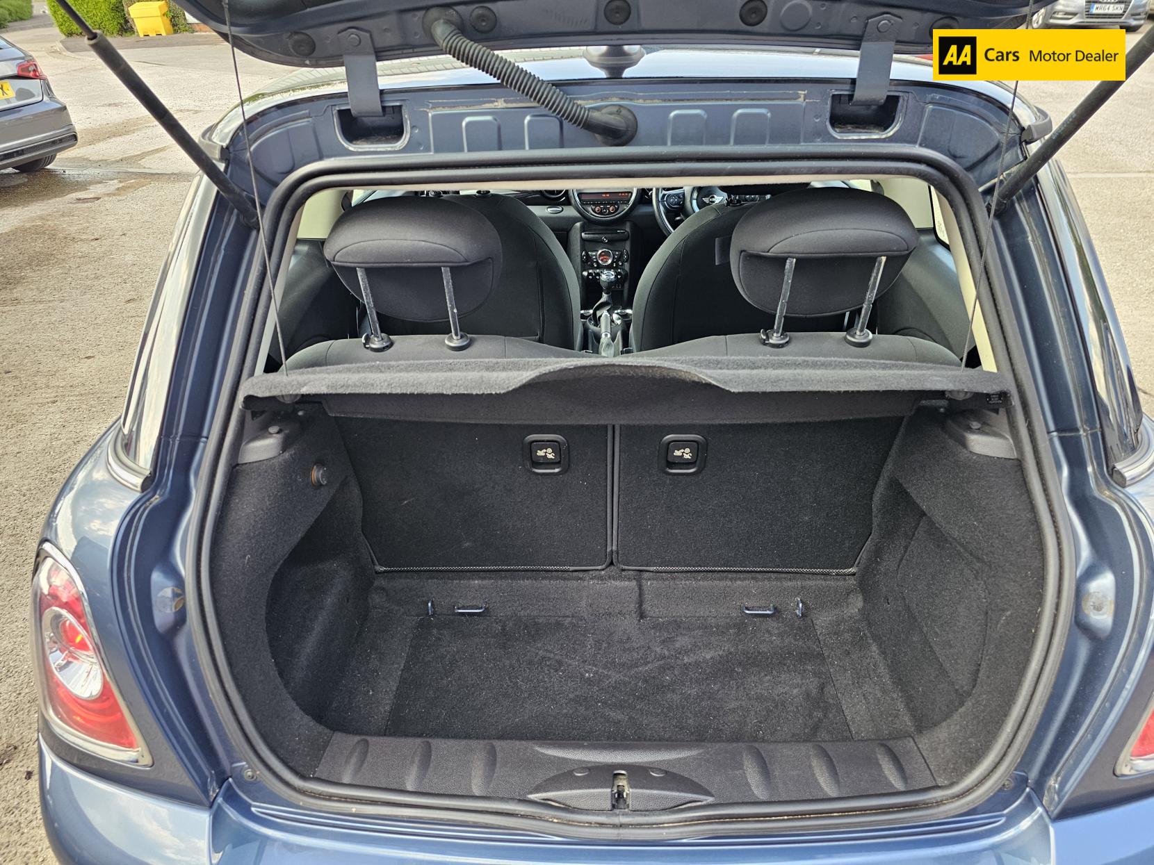 MINI Hatch 1.6 Cooper D Hatchback 3dr Diesel Manual Euro 5 (s/s) (112 ps)