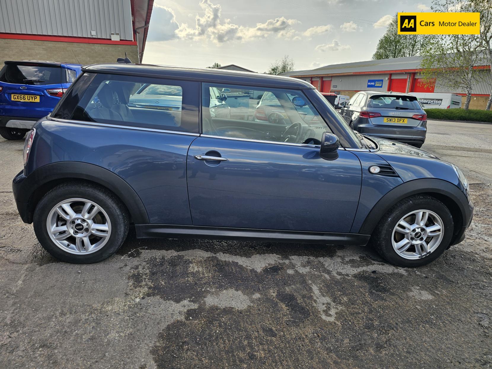MINI Hatch 1.6 Cooper D Hatchback 3dr Diesel Manual Euro 5 (s/s) (112 ps)