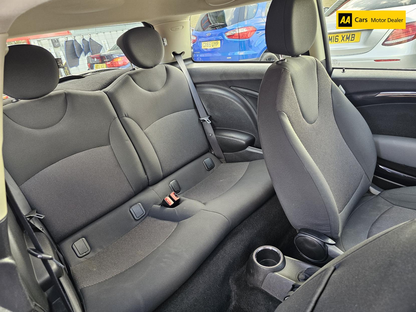MINI Hatch 1.6 Cooper D Hatchback 3dr Diesel Manual Euro 5 (s/s) (112 ps)