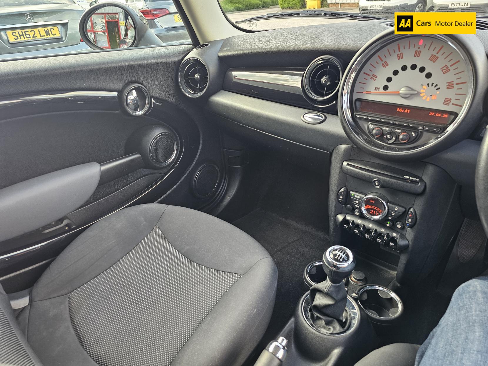 MINI Hatch 1.6 Cooper D Hatchback 3dr Diesel Manual Euro 5 (s/s) (112 ps)