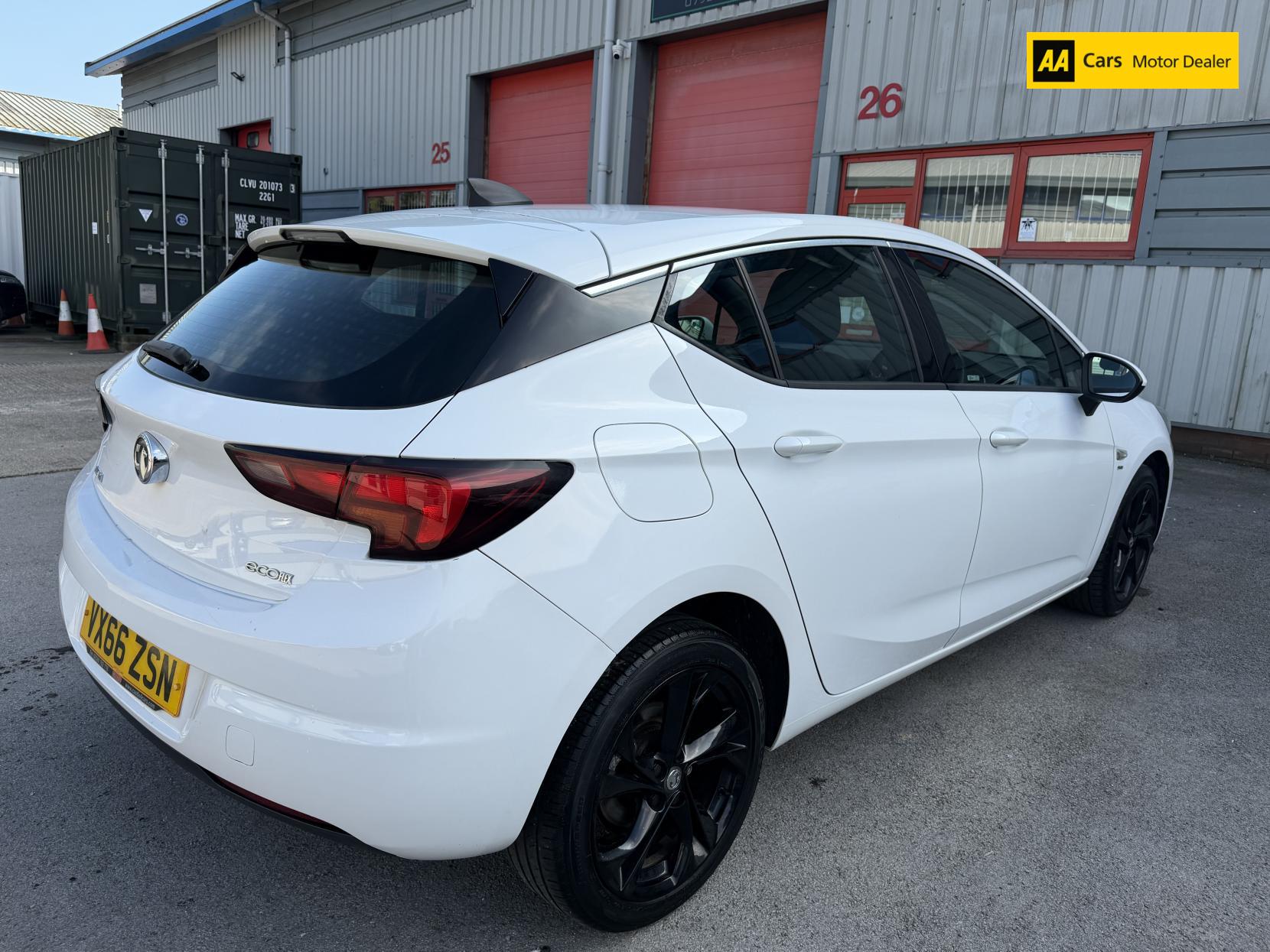 Vauxhall Astra 1.6 CDTi ecoFLEX SRi Nav Hatchback 5dr Diesel Manual Euro 6 (s/s) (110 ps)