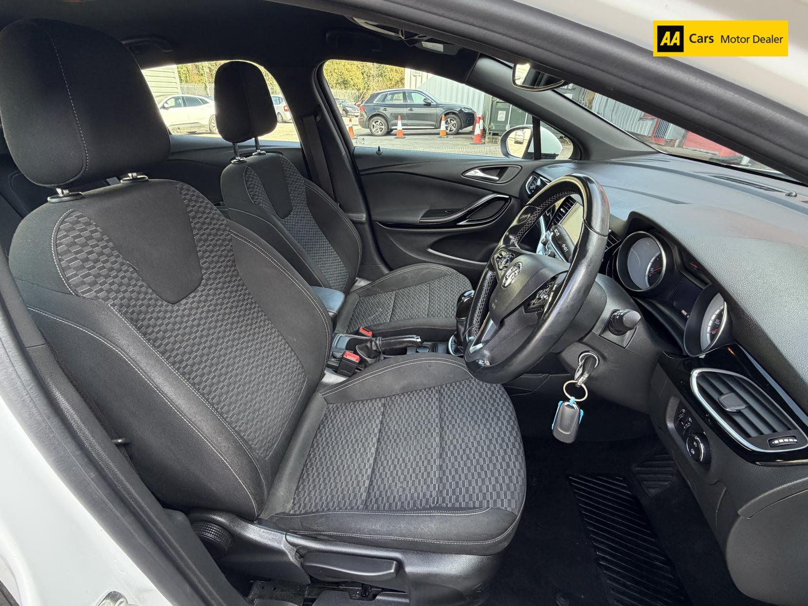 Vauxhall Astra 1.6 CDTi ecoFLEX SRi Nav Hatchback 5dr Diesel Manual Euro 6 (s/s) (110 ps)