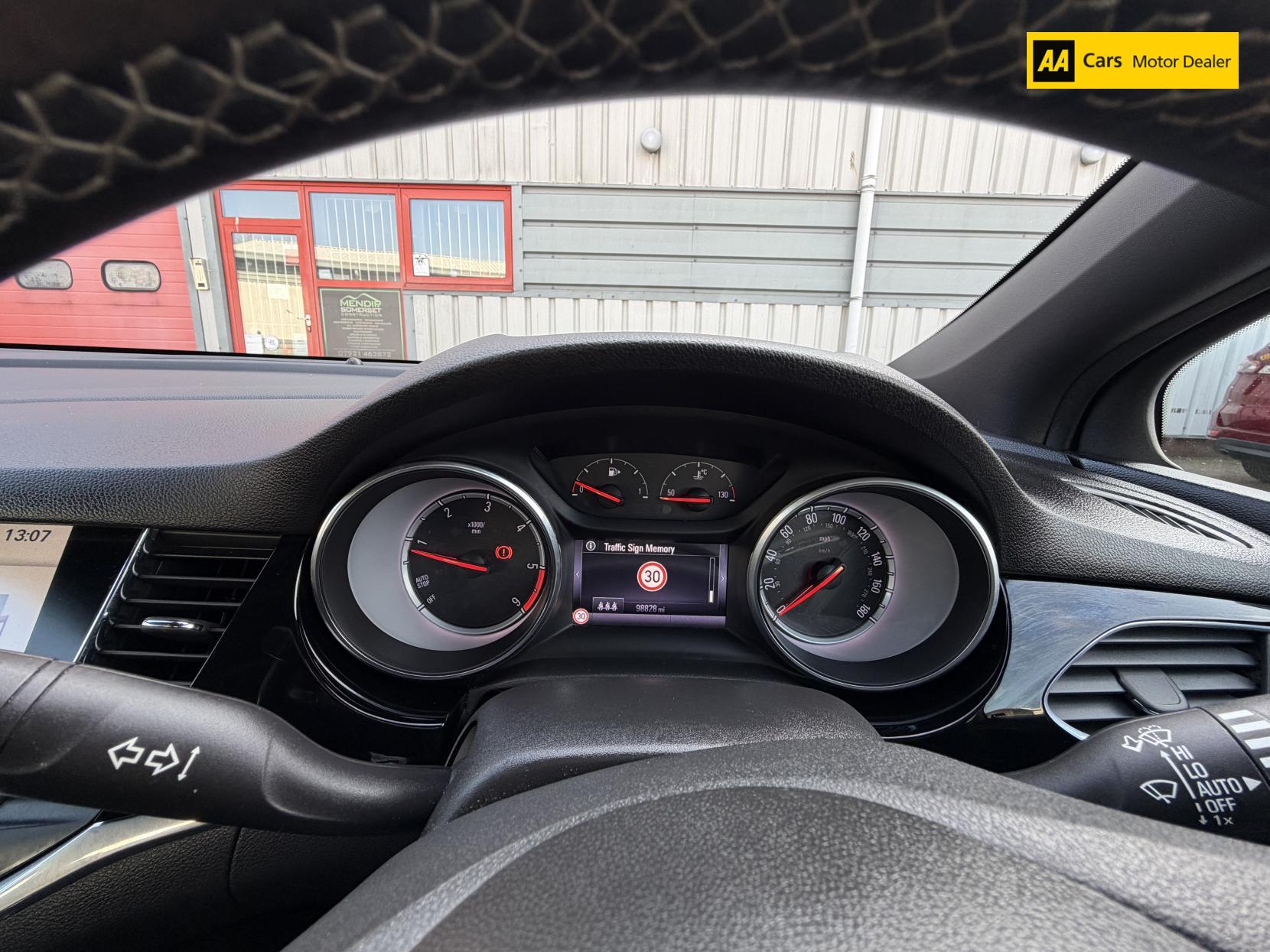 Vauxhall Astra 1.6 CDTi ecoFLEX SRi Nav Hatchback 5dr Diesel Manual Euro 6 (s/s) (110 ps)