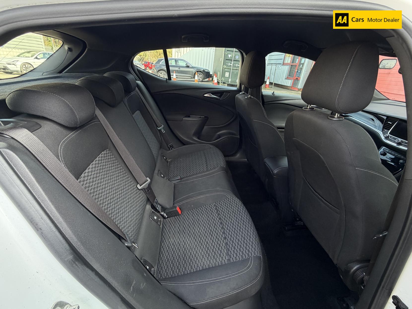 Vauxhall Astra 1.6 CDTi ecoFLEX SRi Nav Hatchback 5dr Diesel Manual Euro 6 (s/s) (110 ps)