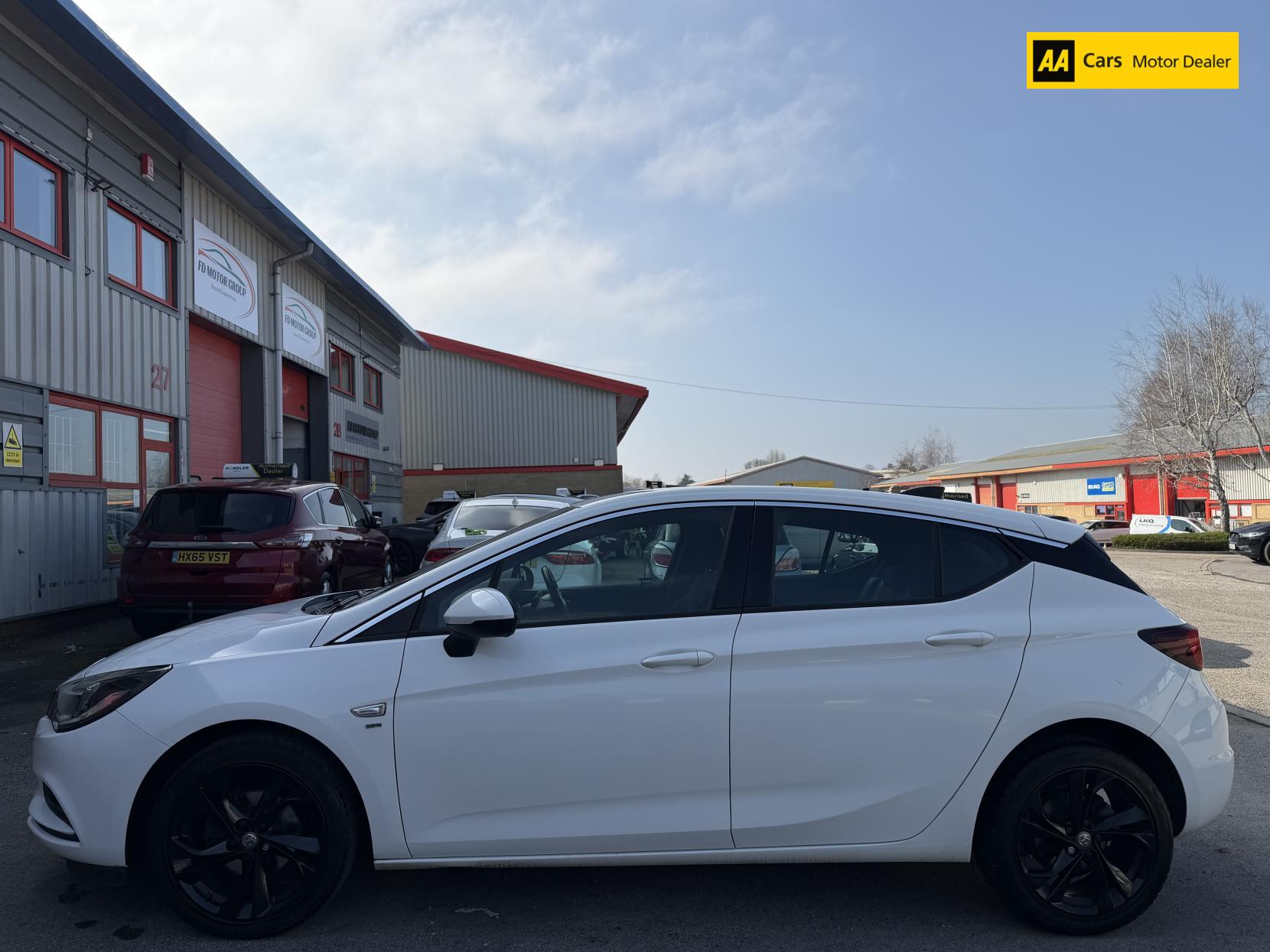 Vauxhall Astra 1.6 CDTi ecoFLEX SRi Nav Hatchback 5dr Diesel Manual Euro 6 (s/s) (110 ps)