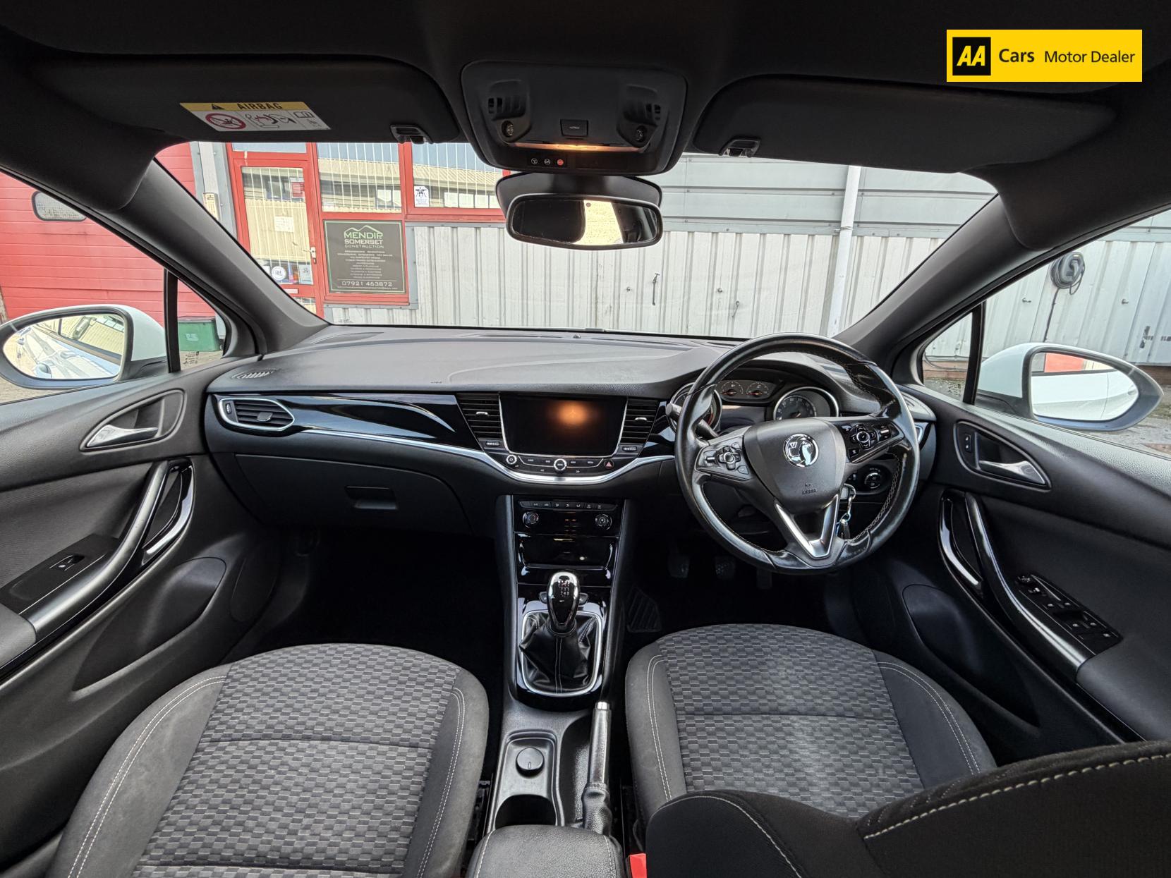 Vauxhall Astra 1.6 CDTi ecoFLEX SRi Nav Hatchback 5dr Diesel Manual Euro 6 (s/s) (110 ps)