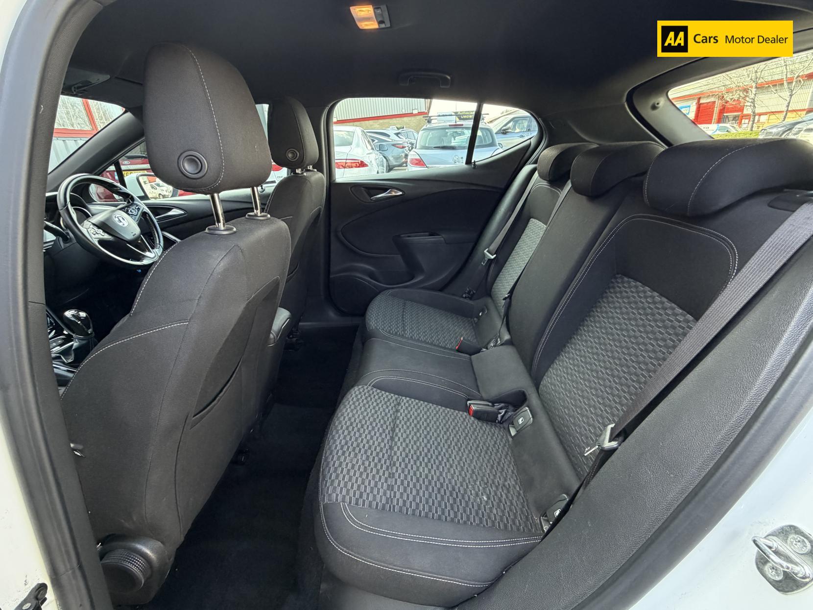 Vauxhall Astra 1.6 CDTi ecoFLEX SRi Nav Hatchback 5dr Diesel Manual Euro 6 (s/s) (110 ps)