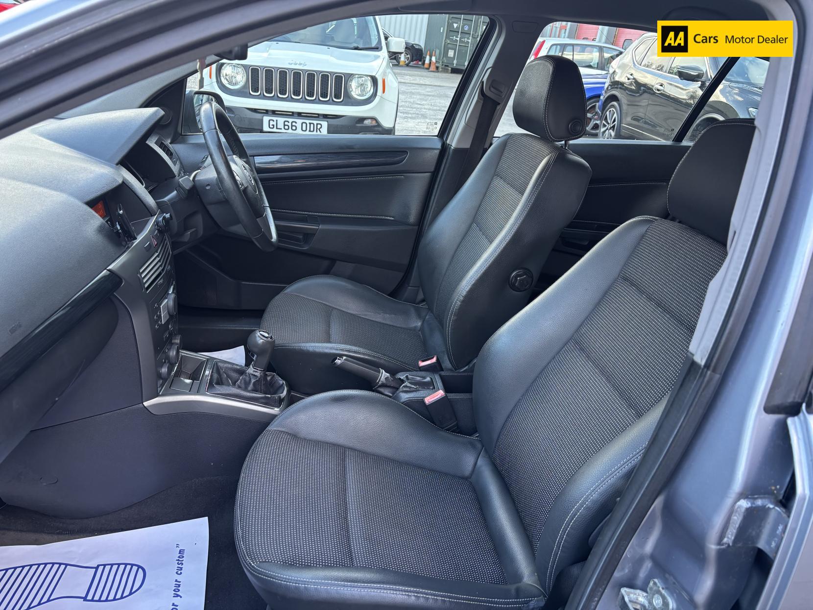 Vauxhall Astra 1.9 CDTi 16v Design Hatchback 5dr Diesel Manual (157 g/km, 118 bhp)