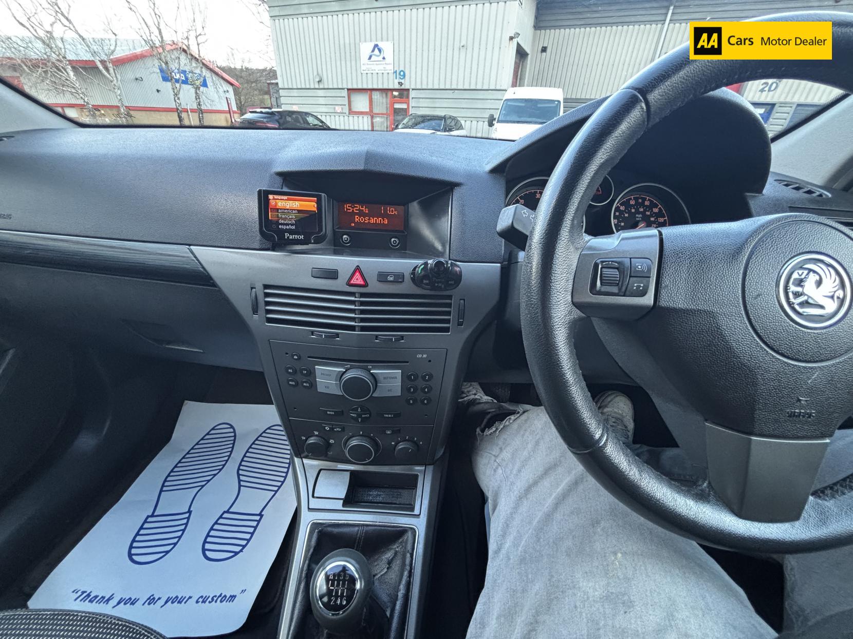 Vauxhall Astra 1.9 CDTi 16v Design Hatchback 5dr Diesel Manual (157 g/km, 118 bhp)