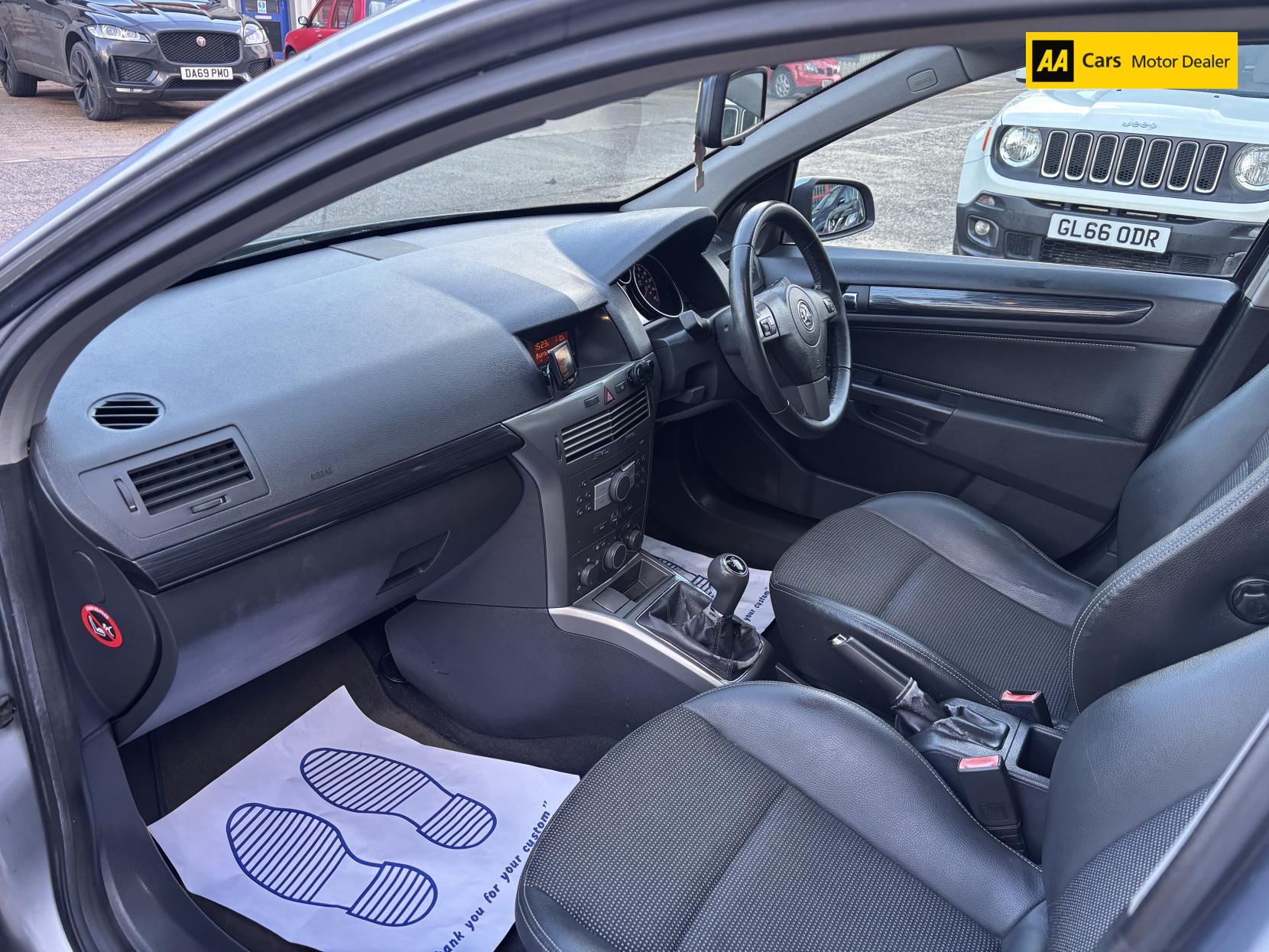 Vauxhall Astra 1.9 CDTi 16v Design Hatchback 5dr Diesel Manual (157 g/km, 118 bhp)