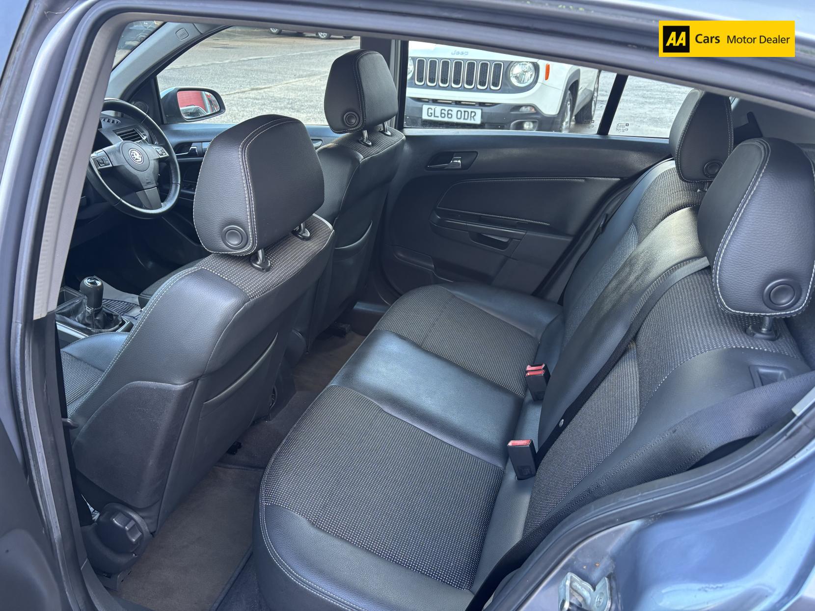 Vauxhall Astra 1.9 CDTi 16v Design Hatchback 5dr Diesel Manual (157 g/km, 118 bhp)