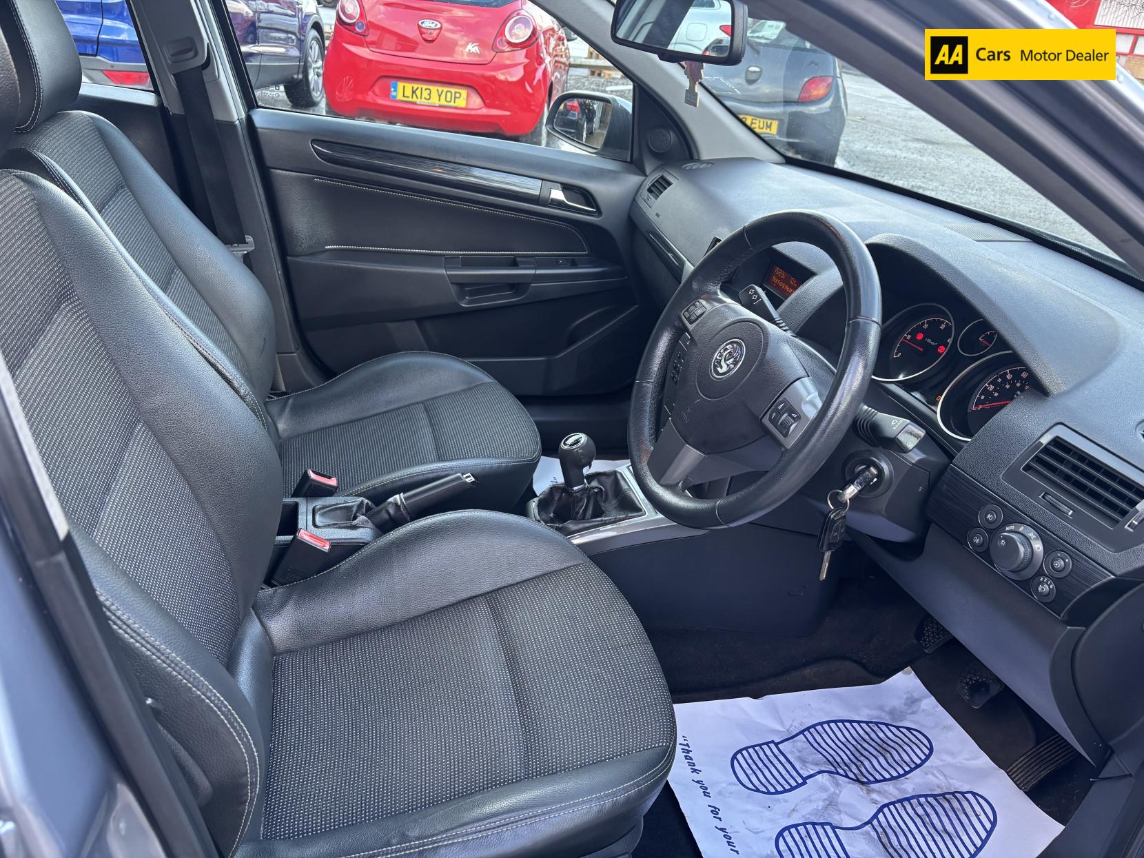 Vauxhall Astra 1.9 CDTi 16v Design Hatchback 5dr Diesel Manual (157 g/km, 118 bhp)