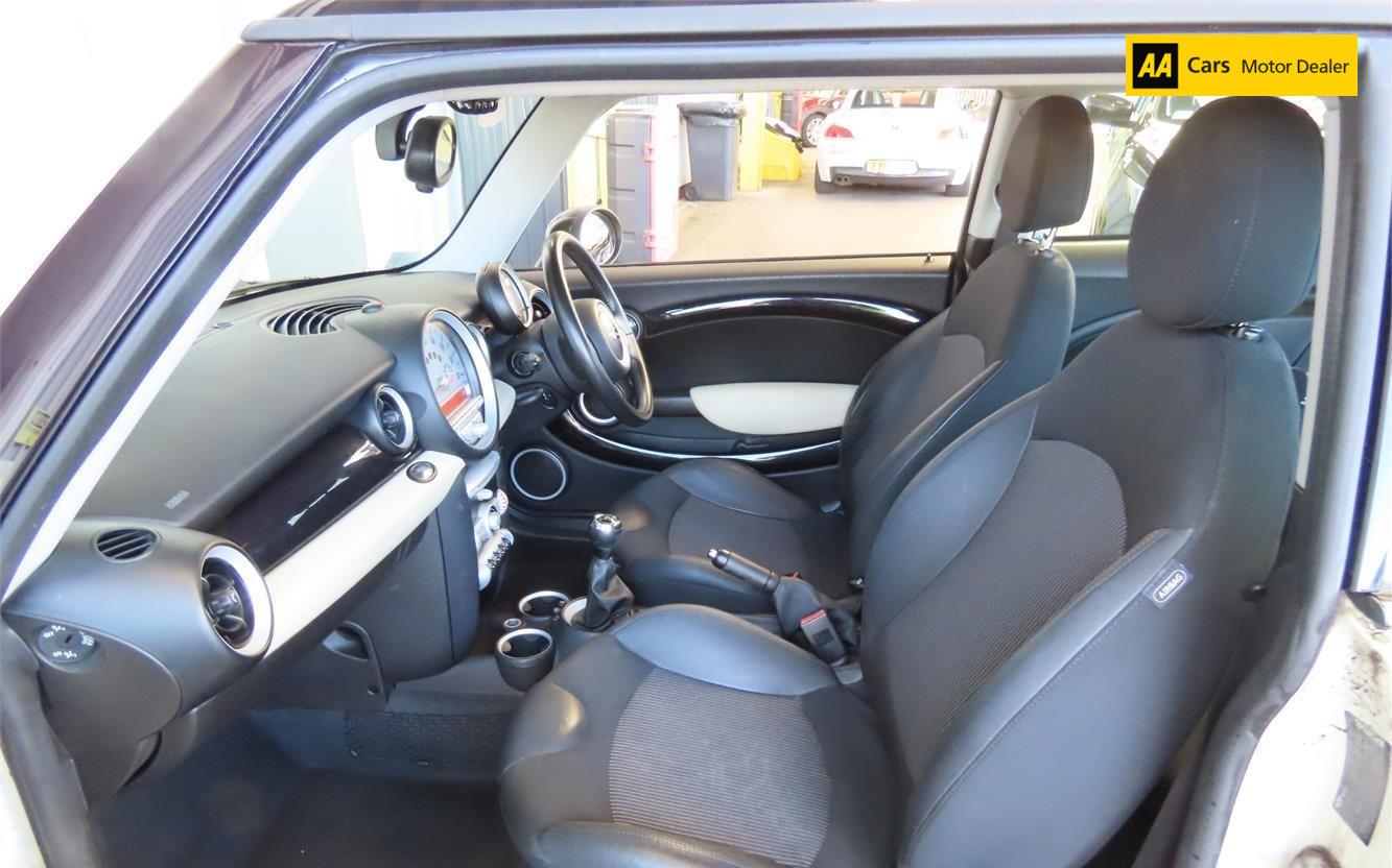 MINI Hatch 1.6 Cooper D Hatchback 3dr Diesel Manual Euro 4 (110 ps)