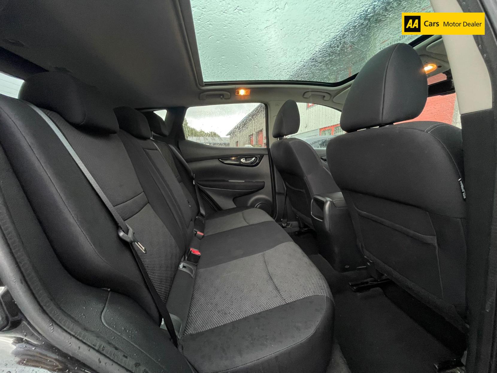 Nissan Qashqai 1.6 dCi Acenta Premium SUV 5dr Diesel XTRON 2WD Euro 5 (s/s) (130 ps)