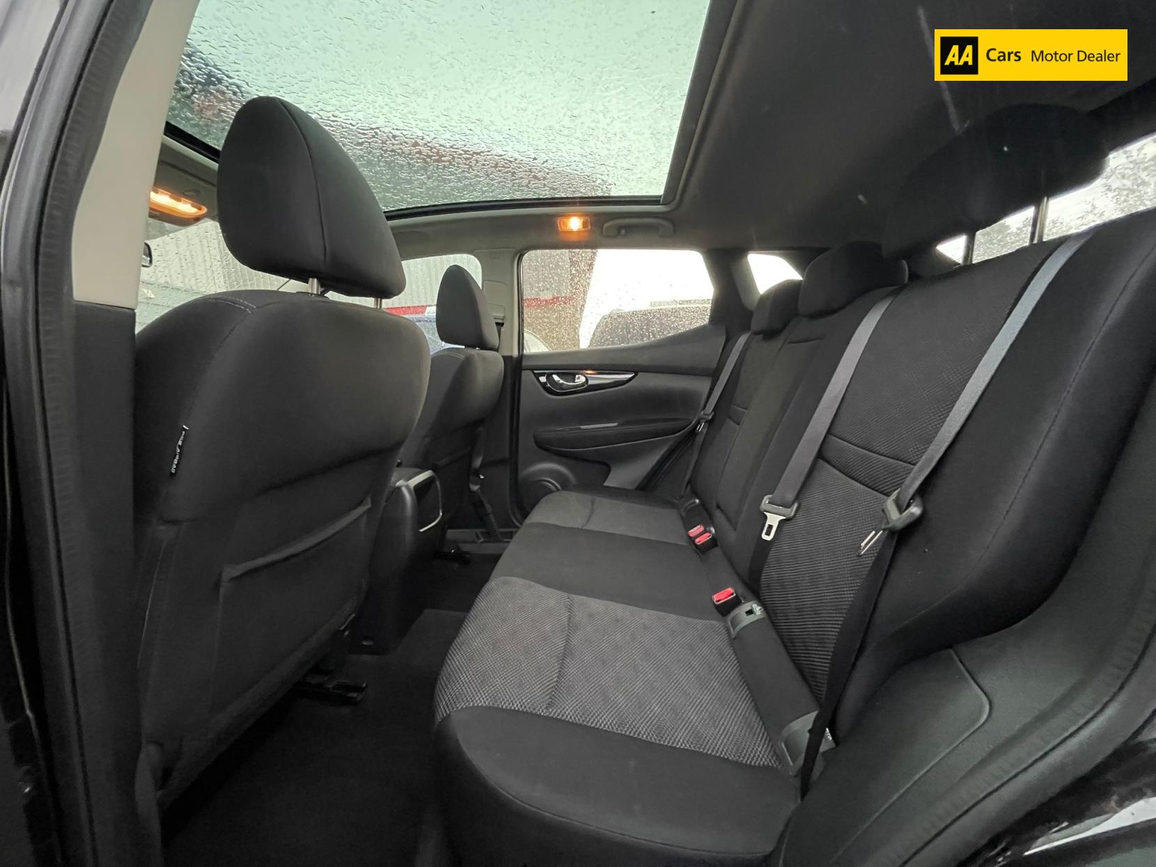 Nissan Qashqai 1.6 dCi Acenta Premium SUV 5dr Diesel XTRON 2WD Euro 5 (s/s) (130 ps)