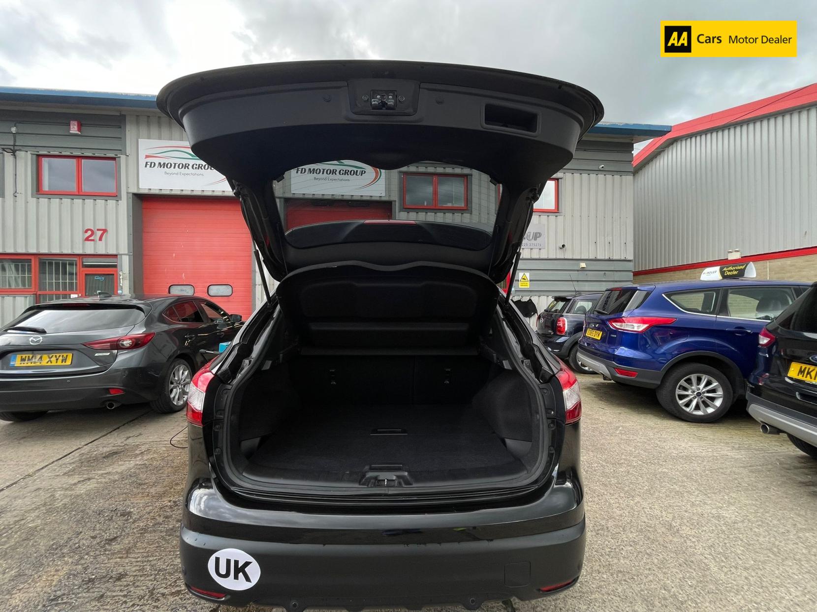 Nissan Qashqai 1.6 dCi Acenta Premium SUV 5dr Diesel XTRON 2WD Euro 5 (s/s) (130 ps)