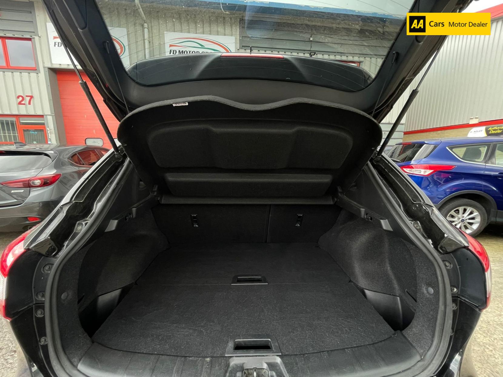 Nissan Qashqai 1.6 dCi Acenta Premium SUV 5dr Diesel XTRON 2WD Euro 5 (s/s) (130 ps)