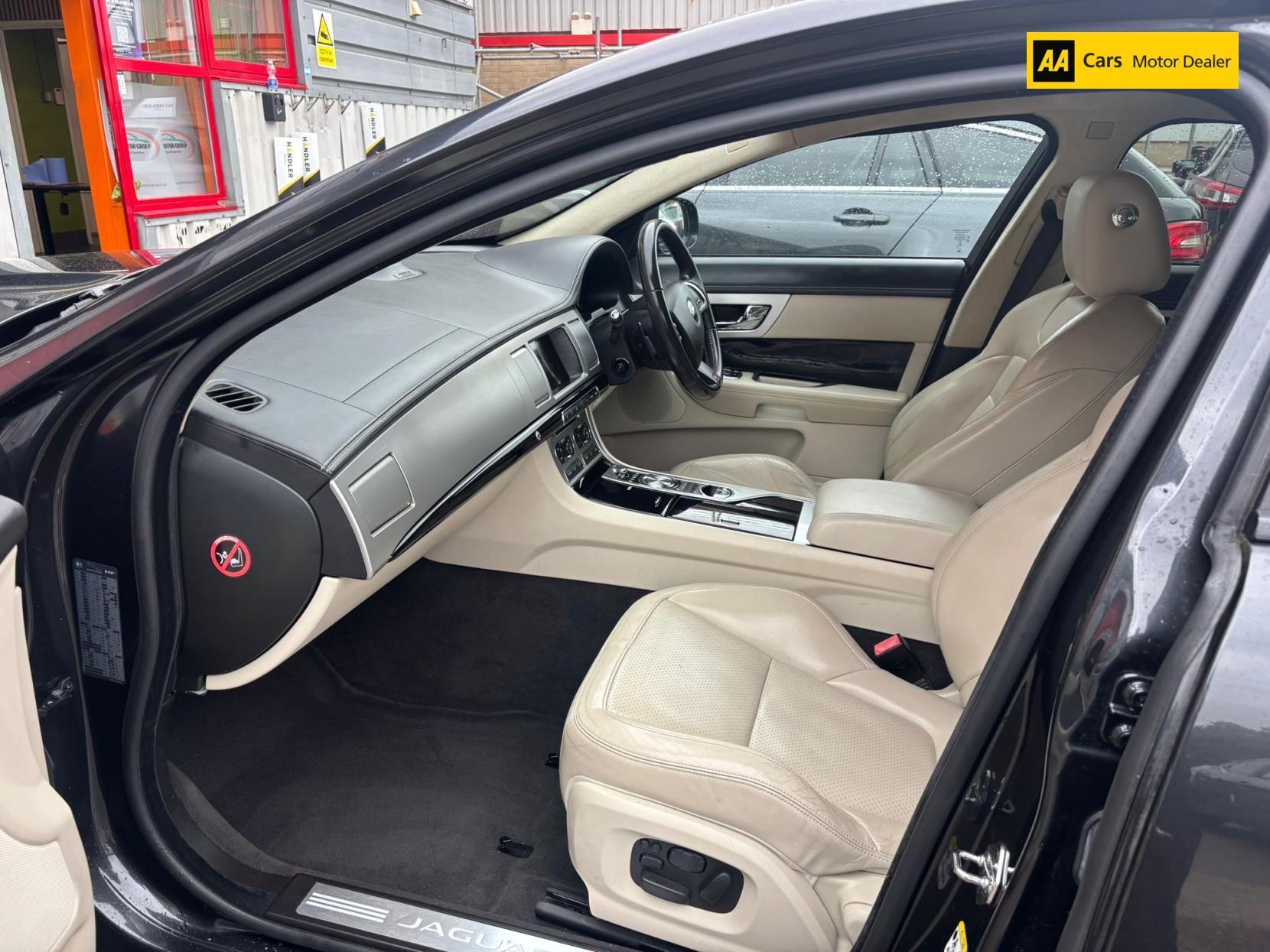 Jaguar XF 3.0d S V6 Portfolio Sportbrake 5dr Diesel Auto Euro 5 (s/s) (275 ps)