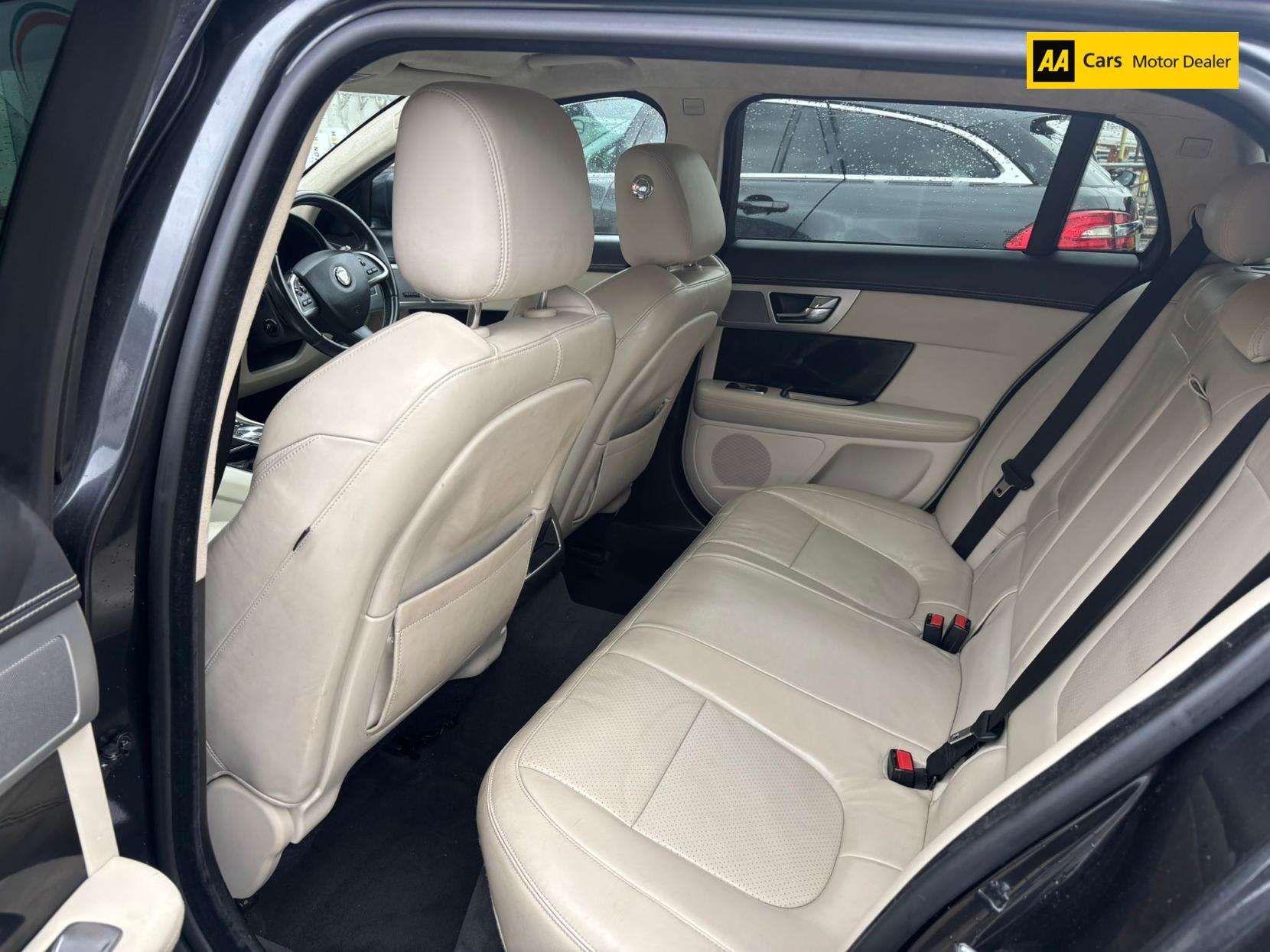 Jaguar XF 3.0d S V6 Portfolio Sportbrake 5dr Diesel Auto Euro 5 (s/s) (275 ps)