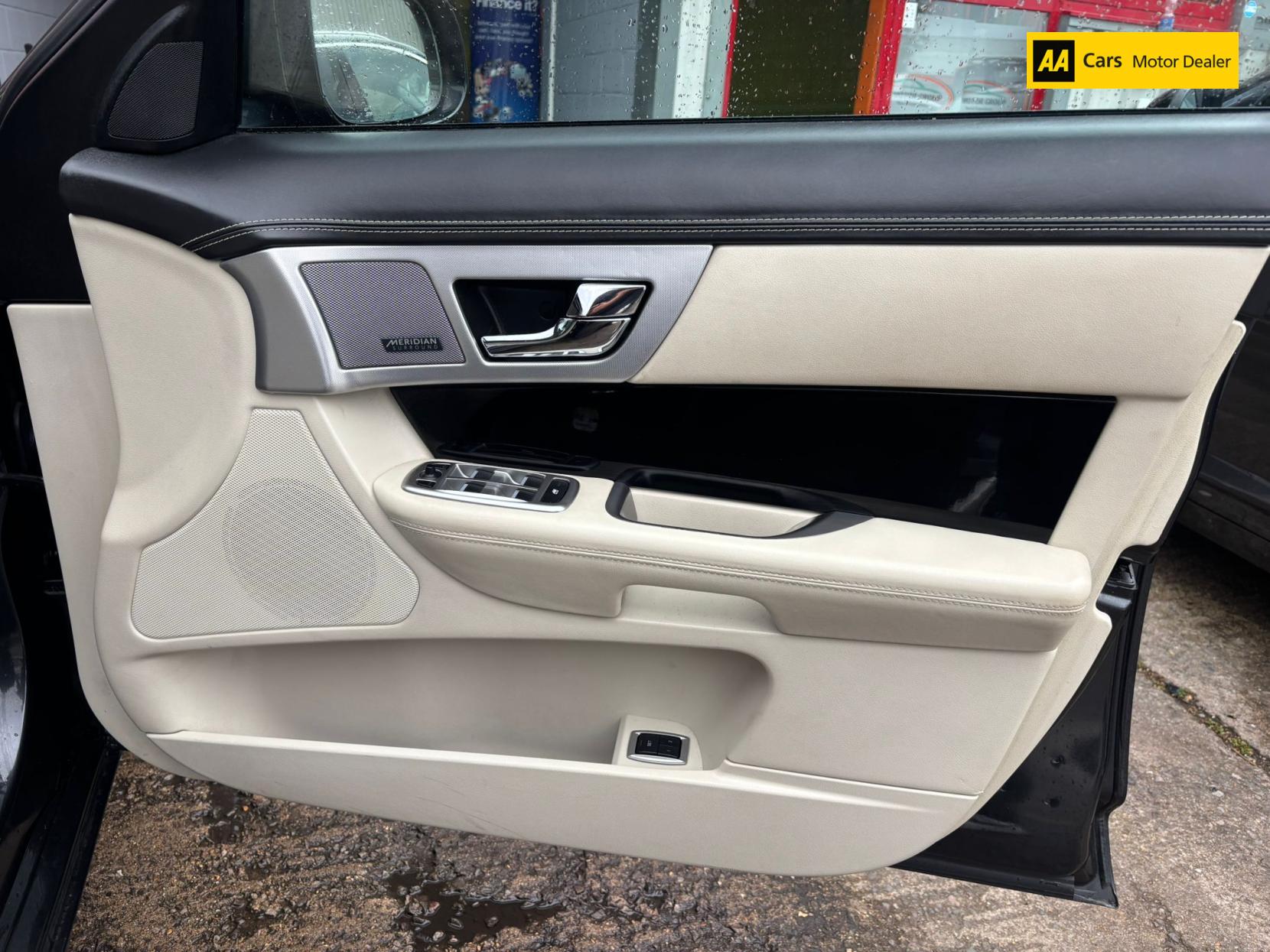 Jaguar XF 3.0d S V6 Portfolio Sportbrake 5dr Diesel Auto Euro 5 (s/s) (275 ps)