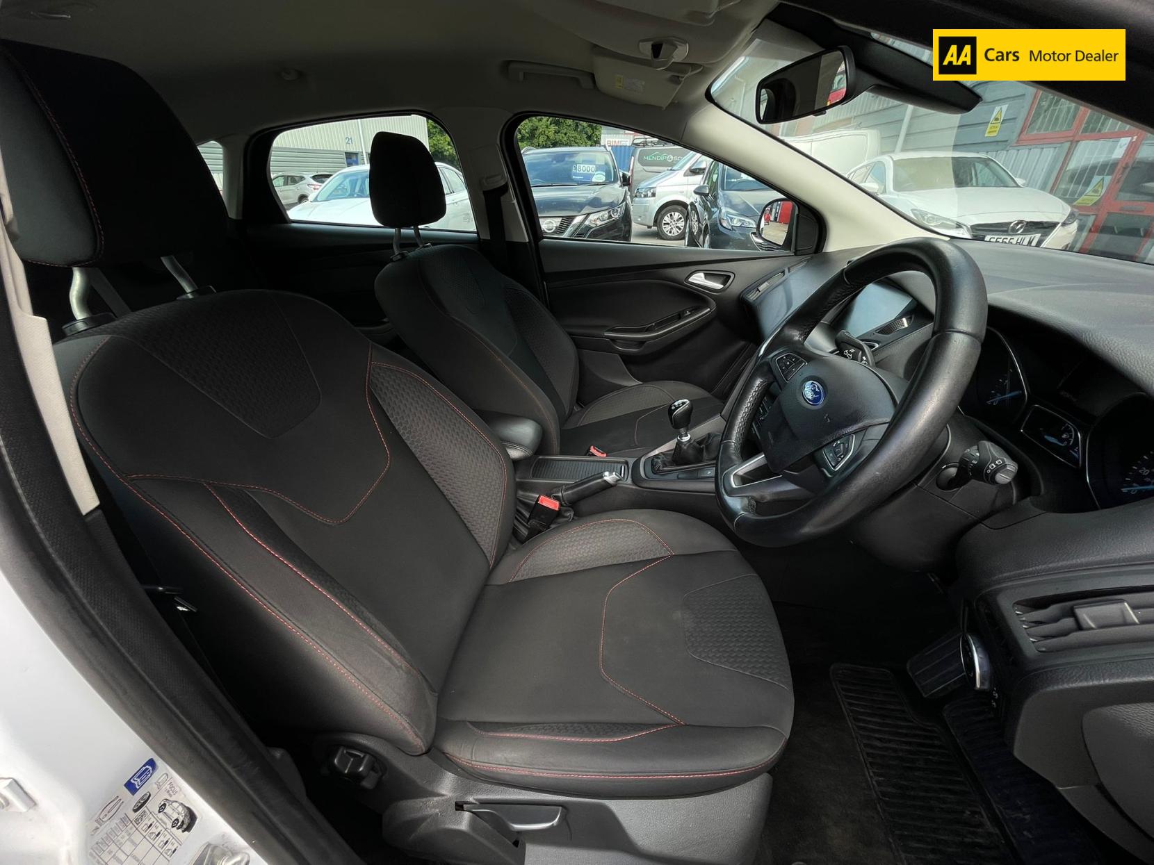 Ford Focus 1.5 TDCi Zetec S Hatchback 5dr Diesel Manual Euro 6 (s/s) (120 ps)