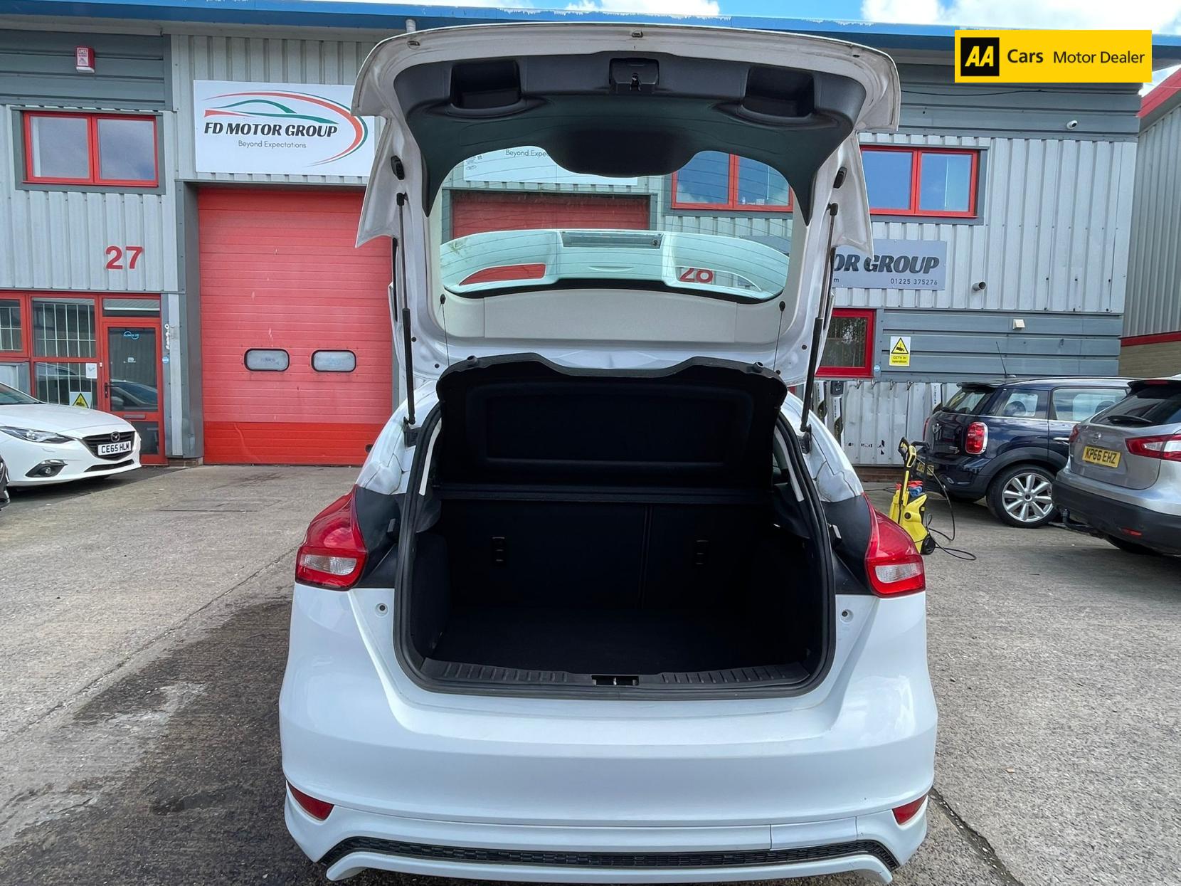 Ford Focus 1.5 TDCi Zetec S Hatchback 5dr Diesel Manual Euro 6 (s/s) (120 ps)