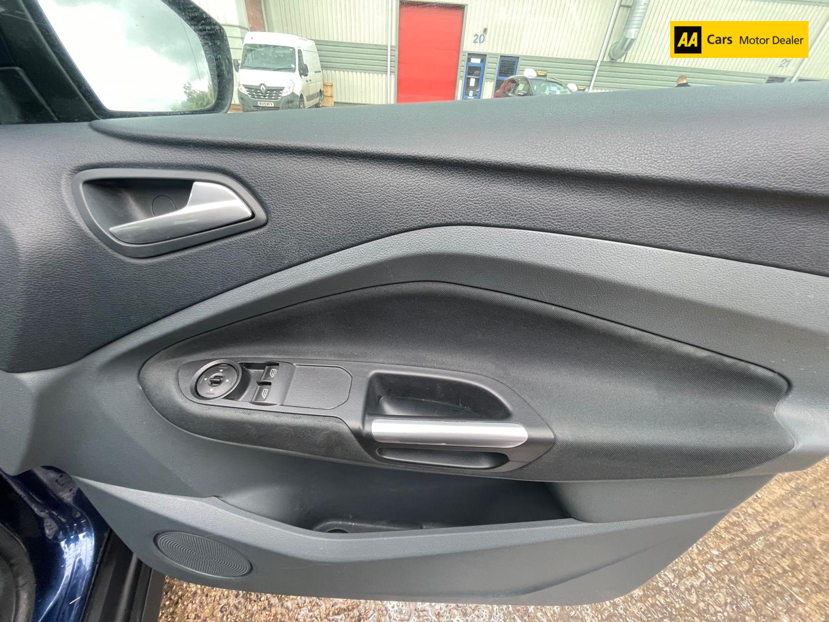 Ford C-Max 1.6 Zetec MPV 5dr Petrol Manual Euro 5 (105 ps)