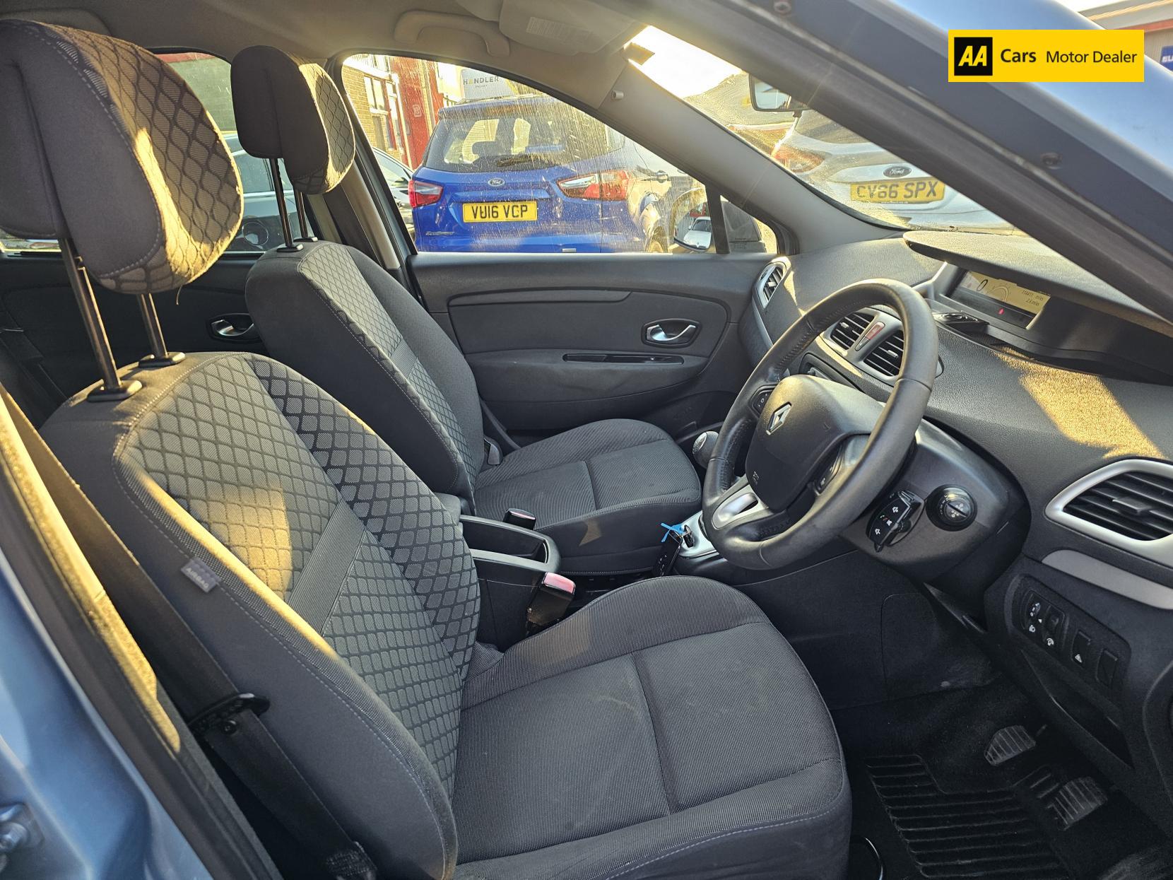 Renault Scenic 1.5 dCi I-Music MPV 5dr Diesel Manual Euro 4 (106 ps)