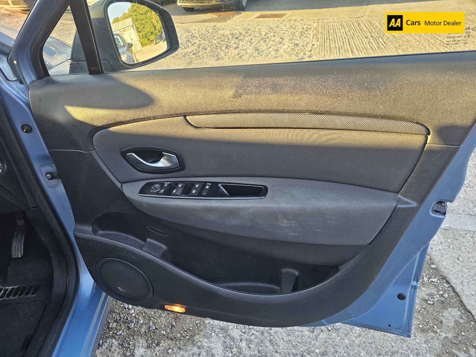 Renault Scenic 1.5 dCi I-Music MPV 5dr Diesel Manual Euro 4 (106 ps)