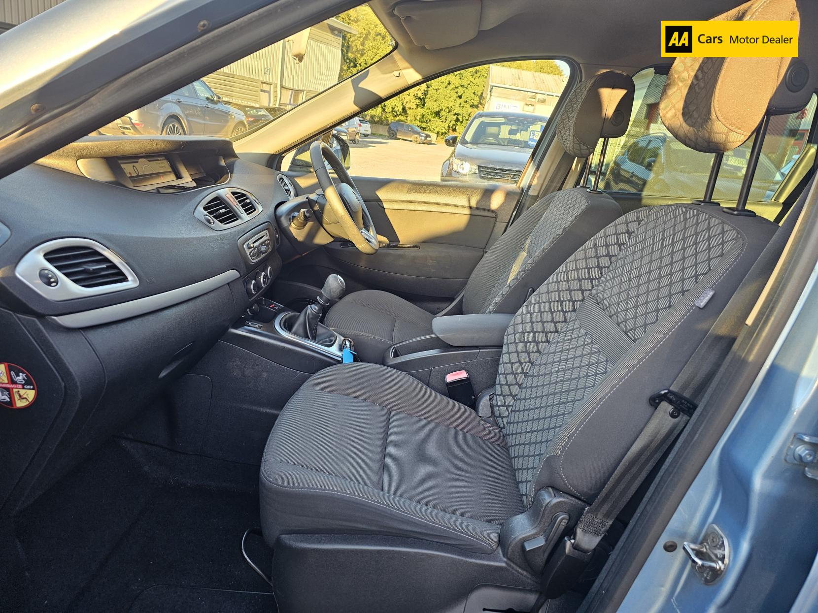 Renault Scenic 1.5 dCi I-Music MPV 5dr Diesel Manual Euro 4 (106 ps)