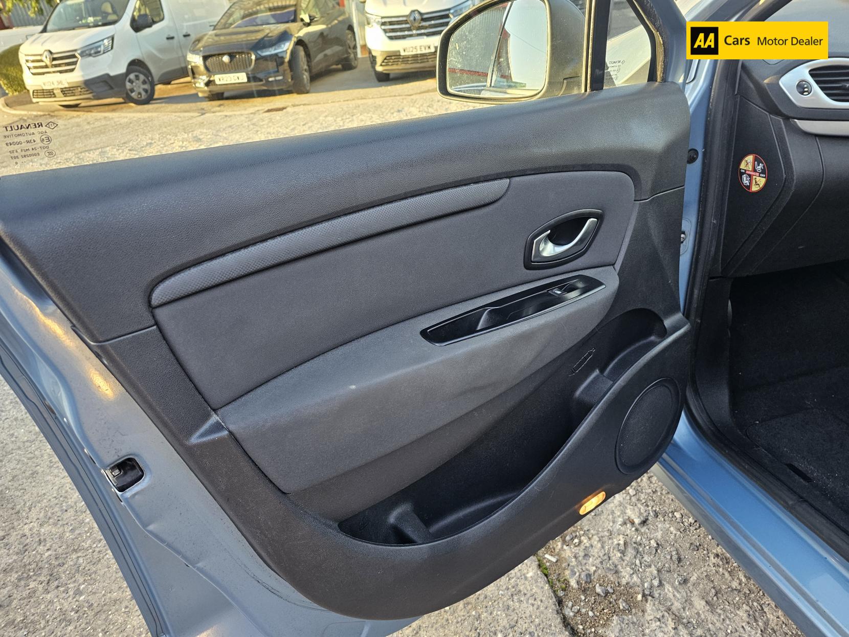 Renault Scenic 1.5 dCi I-Music MPV 5dr Diesel Manual Euro 4 (106 ps)