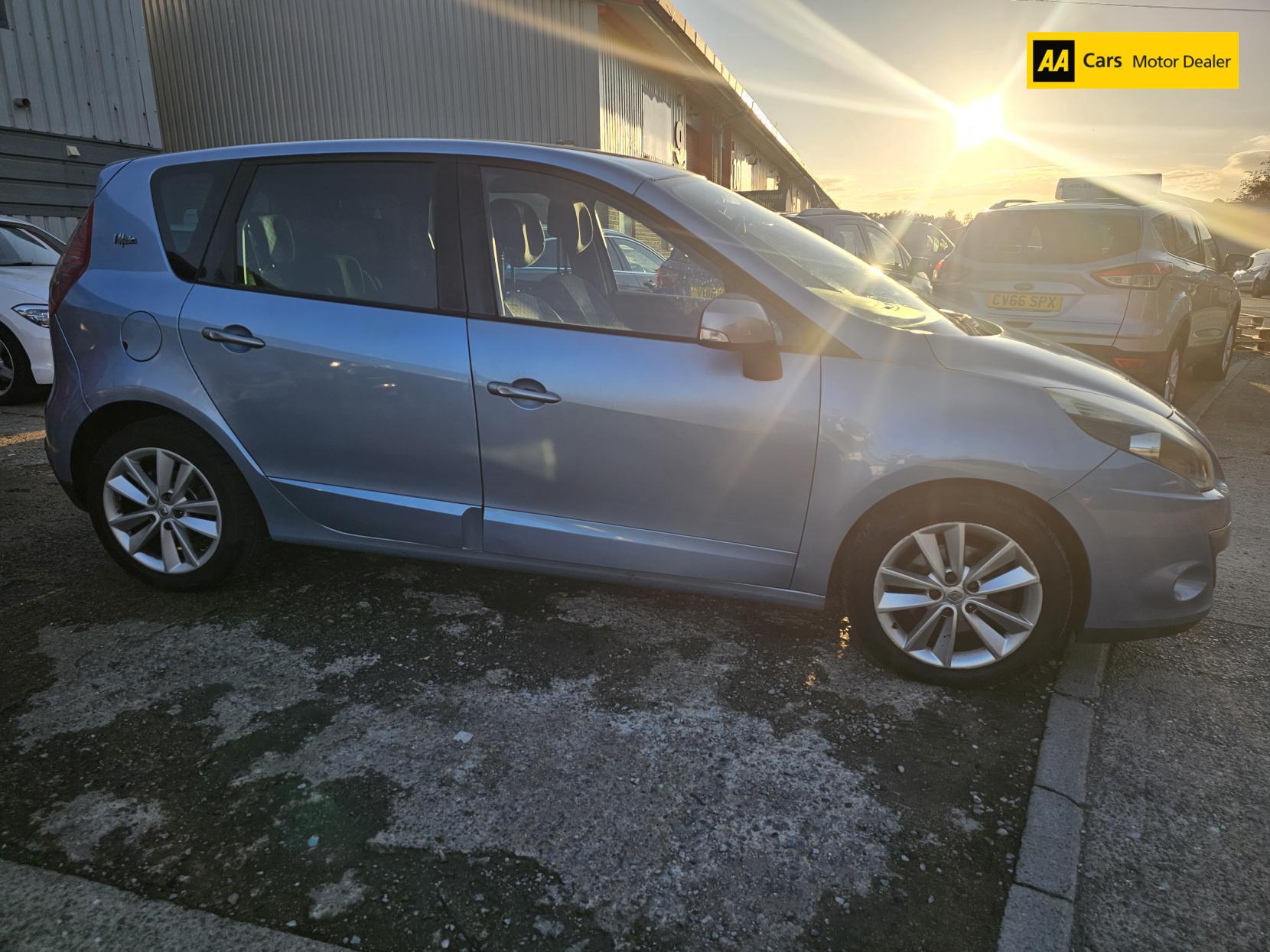 Renault Scenic 1.5 dCi I-Music MPV 5dr Diesel Manual Euro 4 (106 ps)