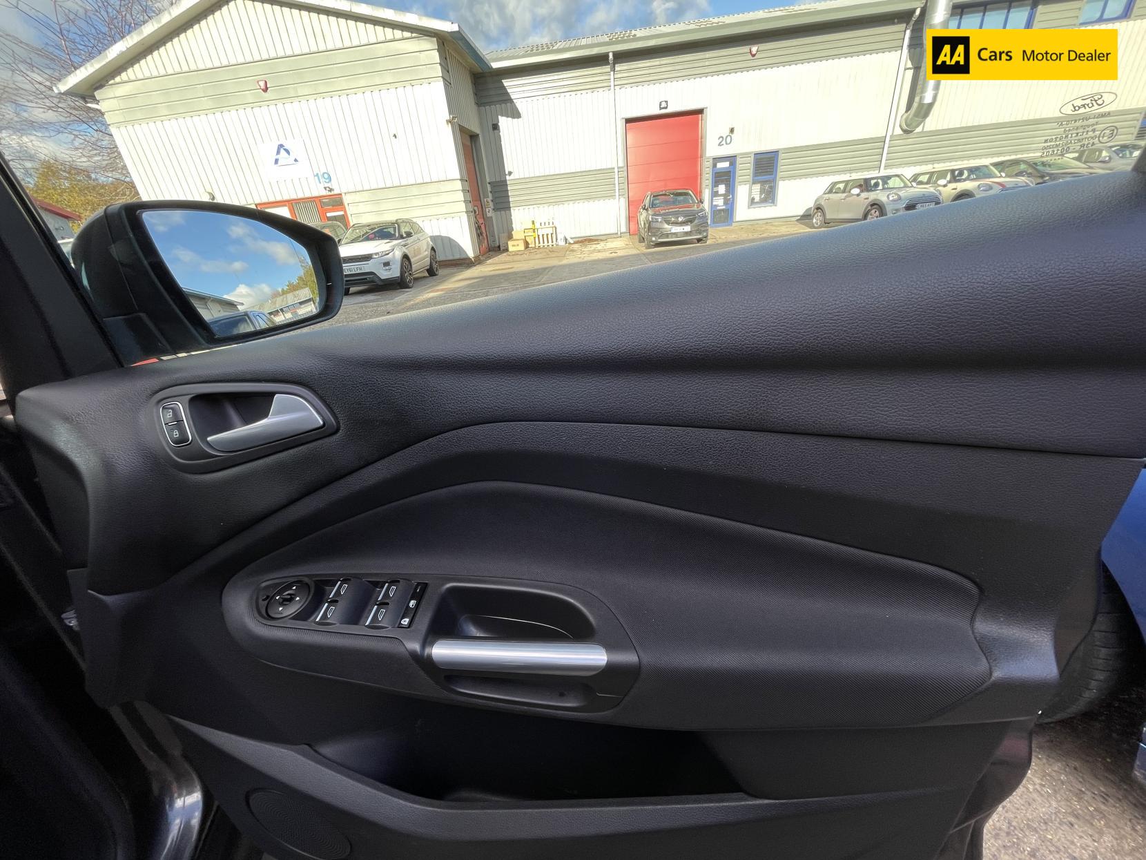 Ford C-Max 1.0T EcoBoost Titanium MPV 5dr Petrol Manual Euro 6 (s/s) (125 ps)