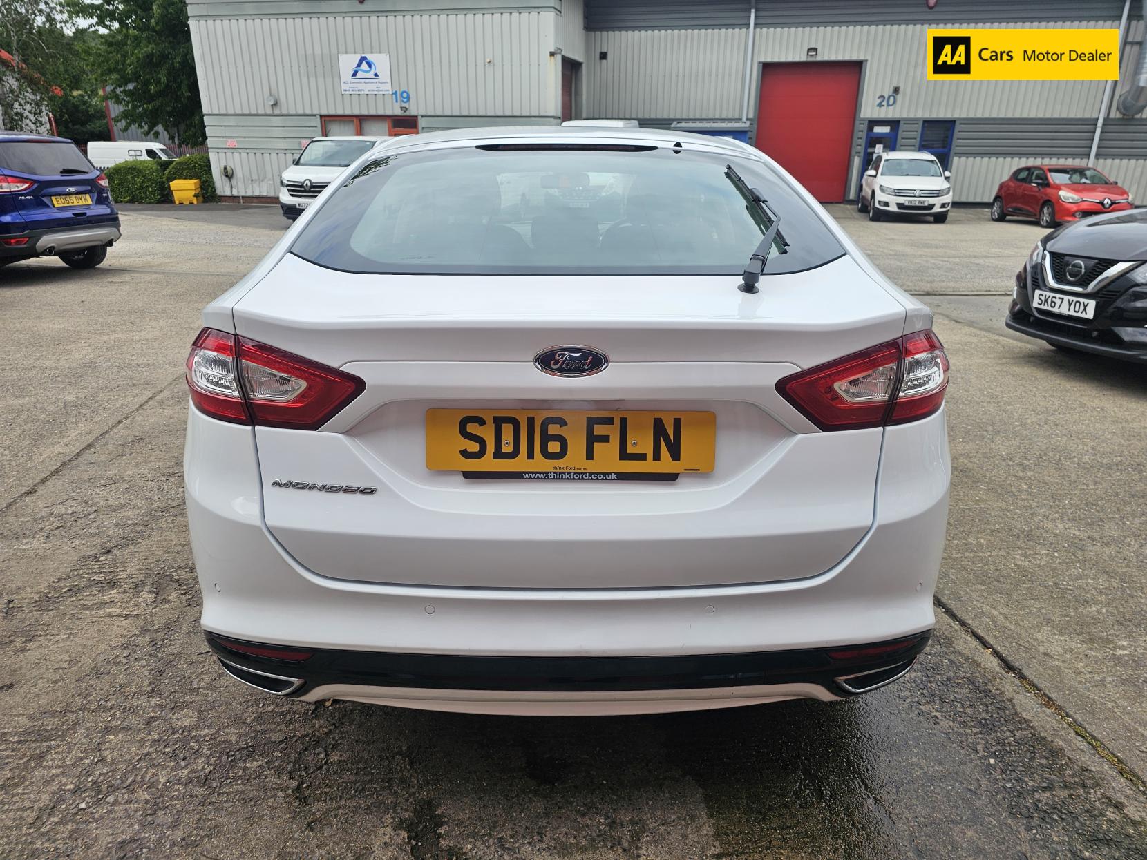 Ford Mondeo 2.0 TDCi Titanium Hatchback 5dr Diesel Powershift Euro 6 (s/s) (180 ps)