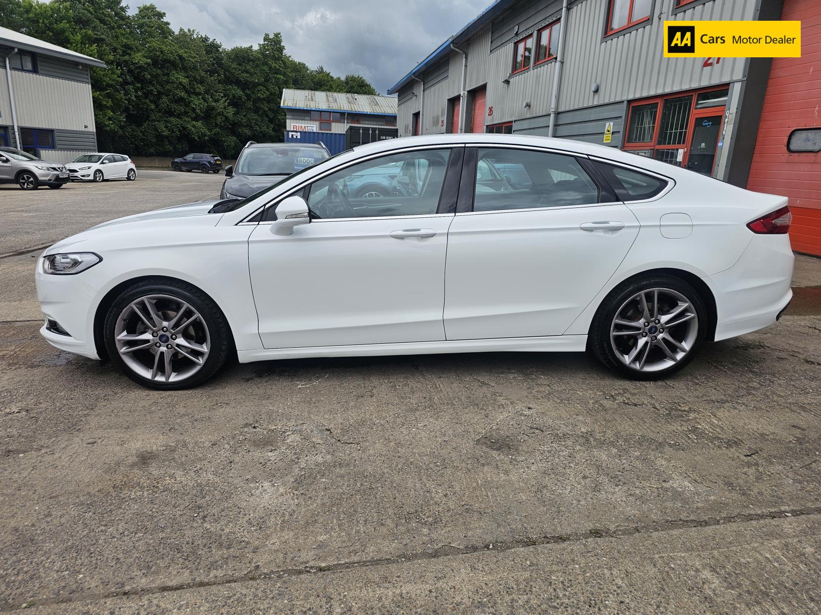 Ford Mondeo 2.0 TDCi Titanium Hatchback 5dr Diesel Powershift Euro 6 (s/s) (180 ps)