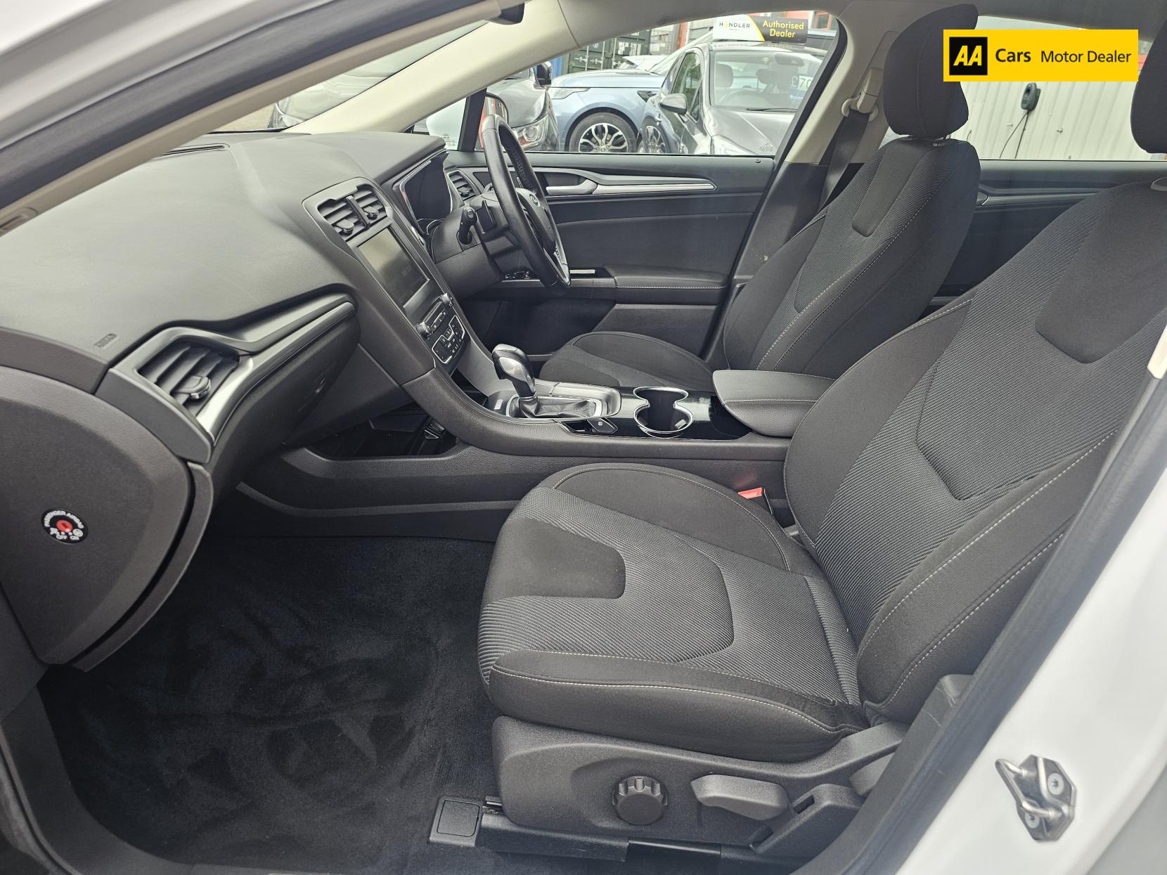 Ford Mondeo 2.0 TDCi Titanium Hatchback 5dr Diesel Powershift Euro 6 (s/s) (180 ps)