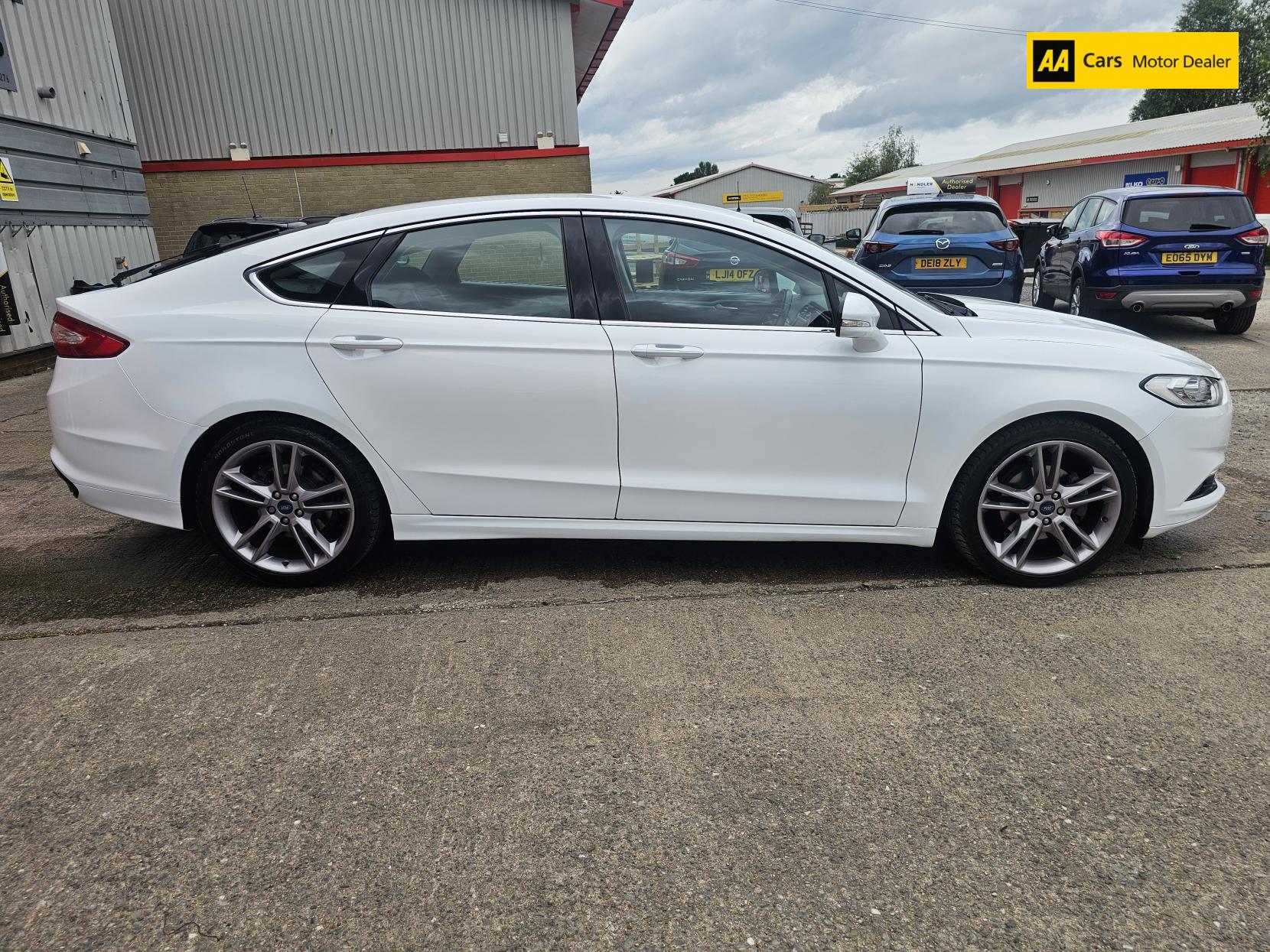 Ford Mondeo 2.0 TDCi Titanium Hatchback 5dr Diesel Powershift Euro 6 (s/s) (180 ps)