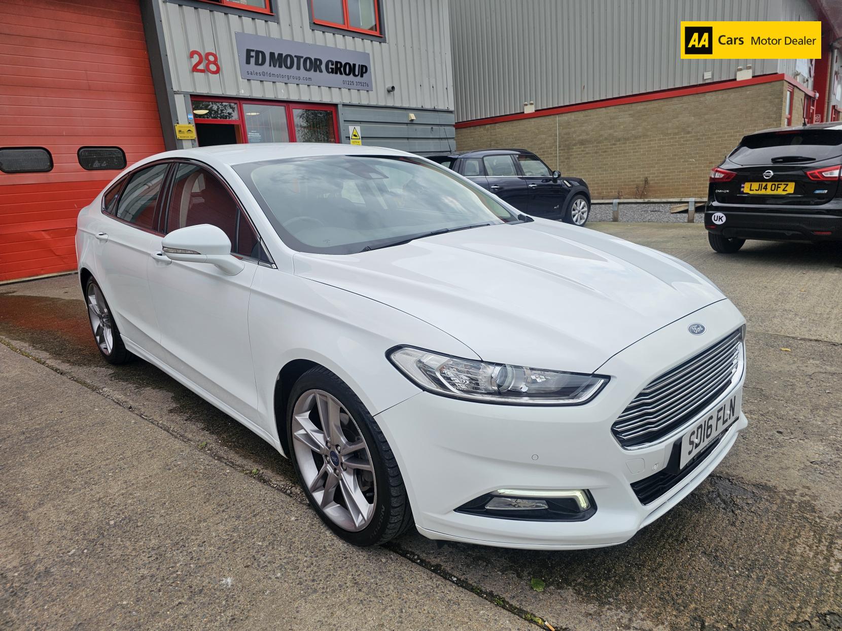 Ford Mondeo 2.0 TDCi Titanium Hatchback 5dr Diesel Powershift Euro 6 (s/s) (180 ps)