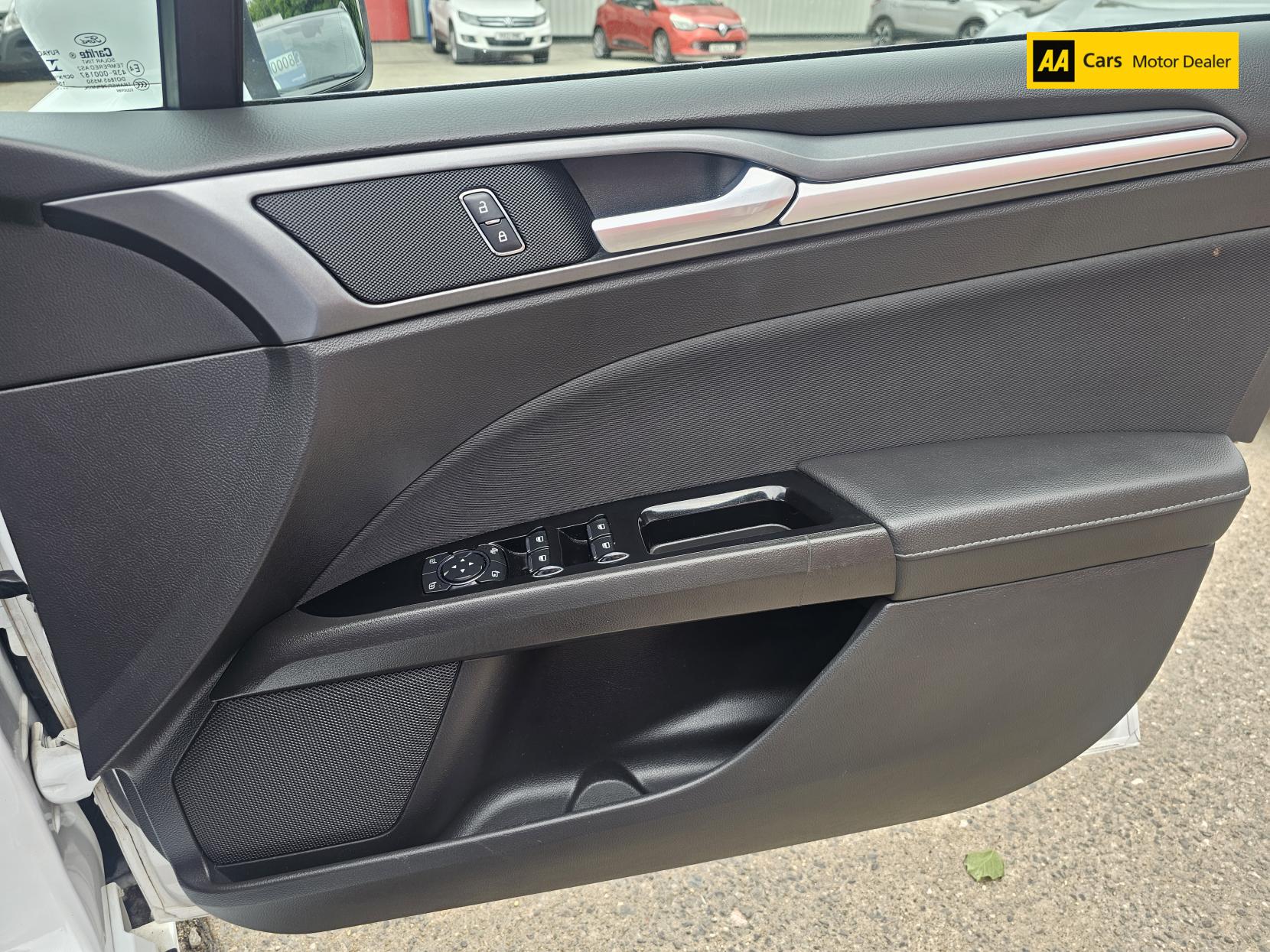 Ford Mondeo 2.0 TDCi Titanium Hatchback 5dr Diesel Powershift Euro 6 (s/s) (180 ps)