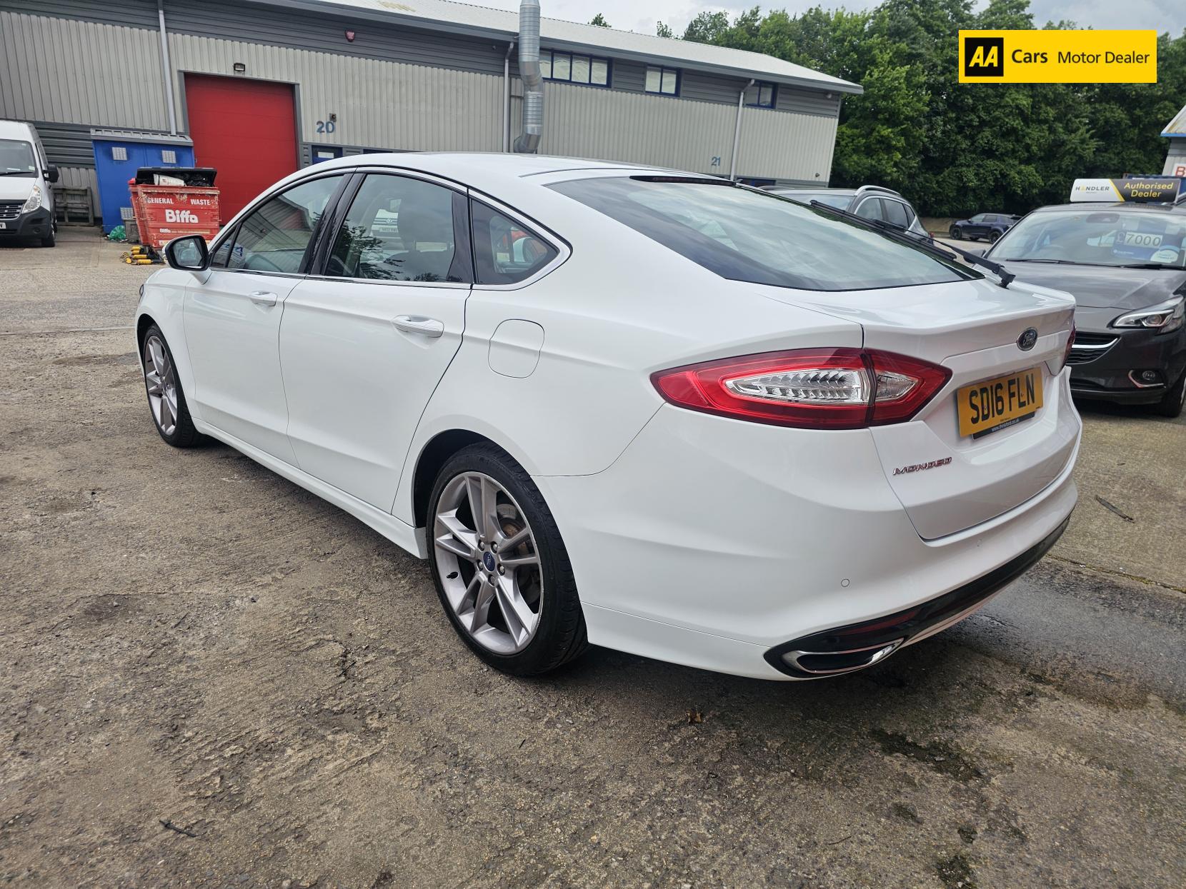 Ford Mondeo 2.0 TDCi Titanium Hatchback 5dr Diesel Powershift Euro 6 (s/s) (180 ps)