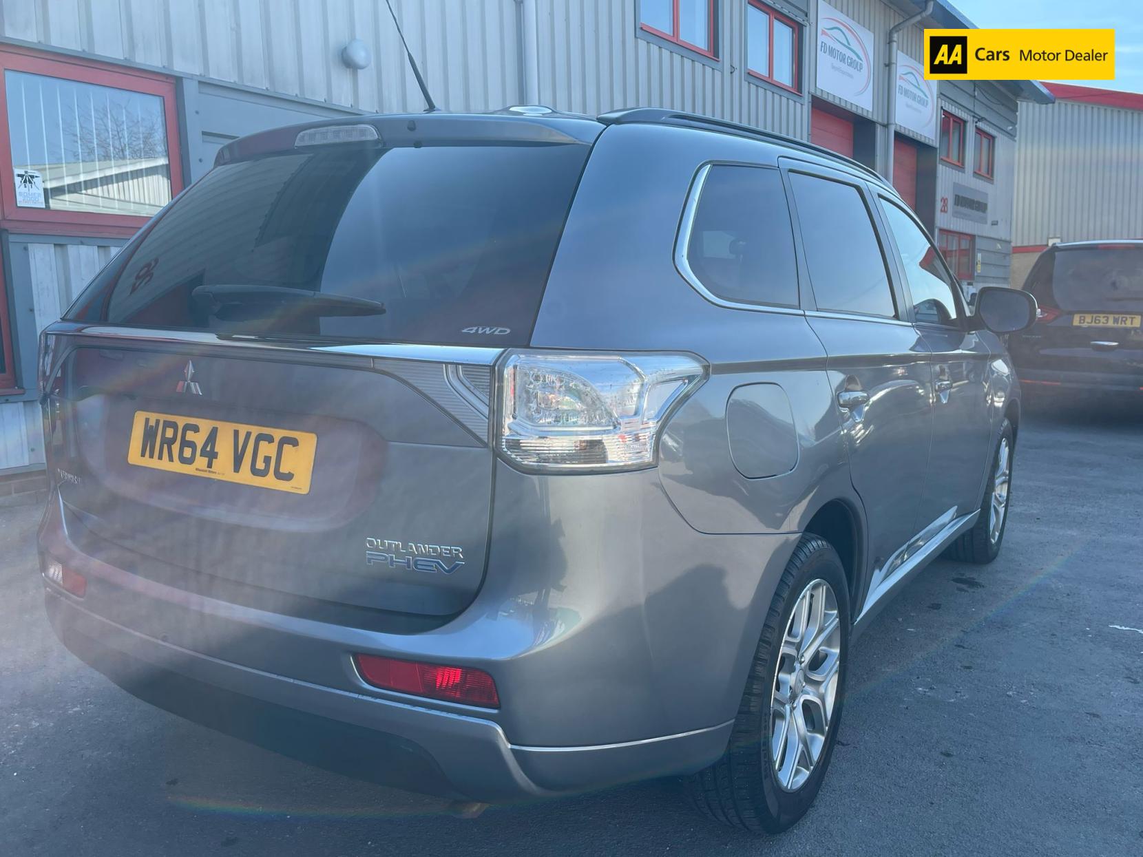 Mitsubishi Outlander 2.0h 12kWh GX4h SUV 5dr Petrol Plug-in Hybrid CVT 4WD Euro 5 (s/s) (200 ps)