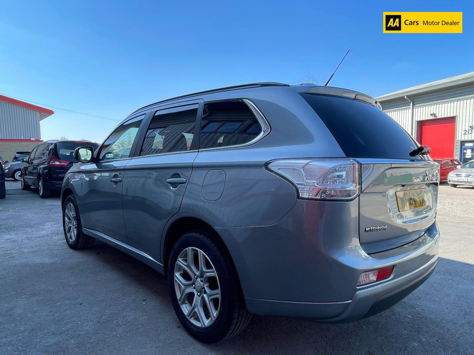 Mitsubishi Outlander 2.0h 12kWh GX4h SUV 5dr Petrol Plug-in Hybrid CVT 4WD Euro 5 (s/s) (200 ps)