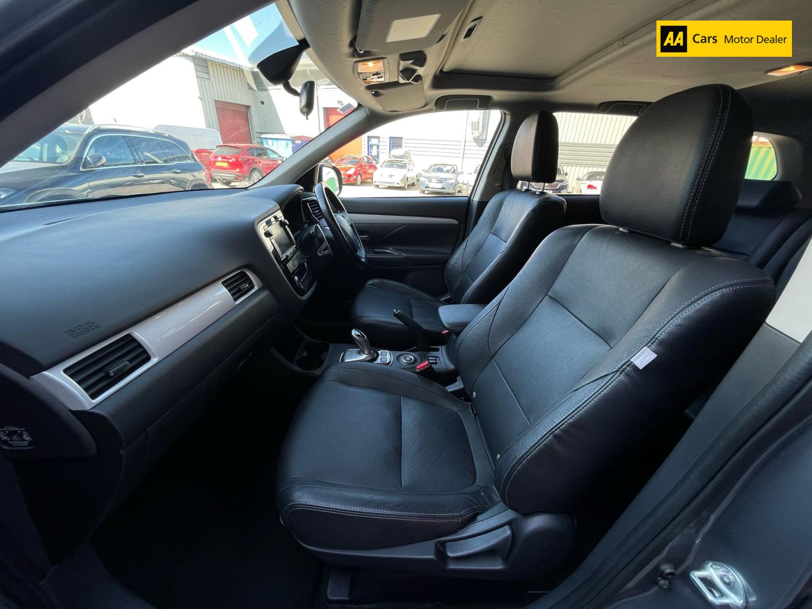 Mitsubishi Outlander 2.0h 12kWh GX4h SUV 5dr Petrol Plug-in Hybrid CVT 4WD Euro 5 (s/s) (200 ps)