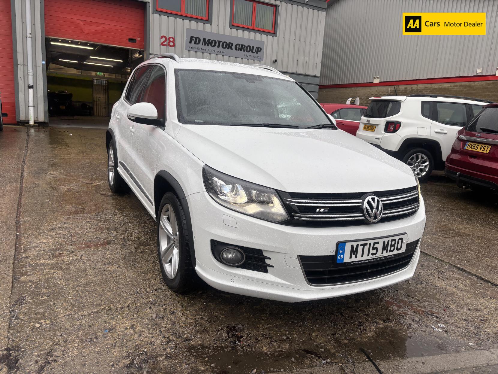 Volkswagen Tiguan 2.0 TDI BlueMotion Tech R-Line SUV 5dr Diesel Manual 4WD Euro 5 (s/s) (Nav) (140 ps)