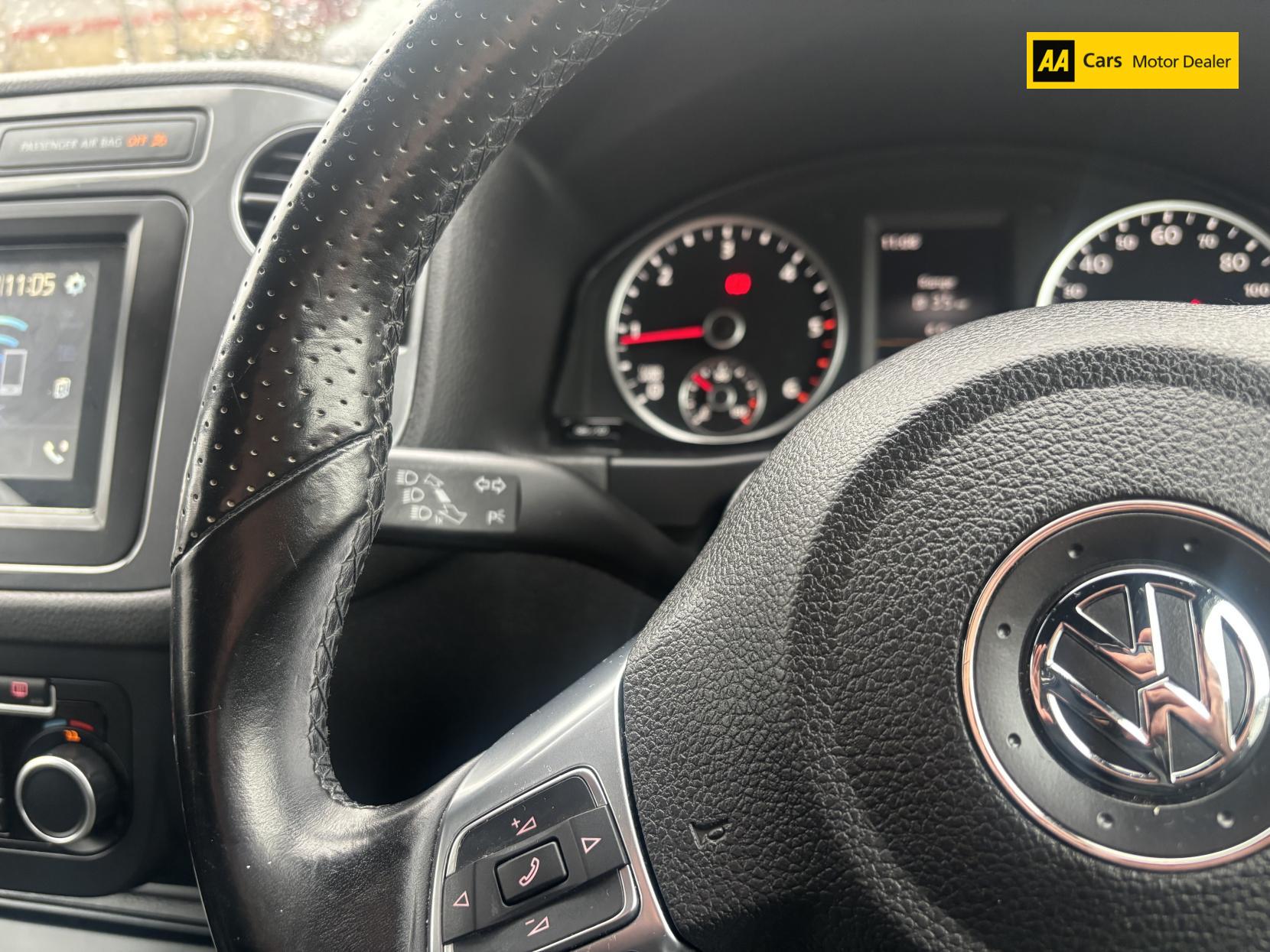 Volkswagen Tiguan 2.0 TDI BlueMotion Tech R-Line SUV 5dr Diesel Manual 4WD Euro 5 (s/s) (Nav) (140 ps)