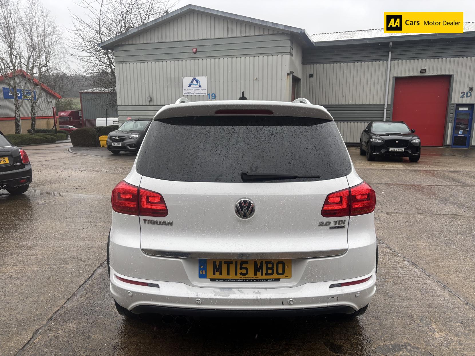 Volkswagen Tiguan 2.0 TDI BlueMotion Tech R-Line SUV 5dr Diesel Manual 4WD Euro 5 (s/s) (Nav) (140 ps)