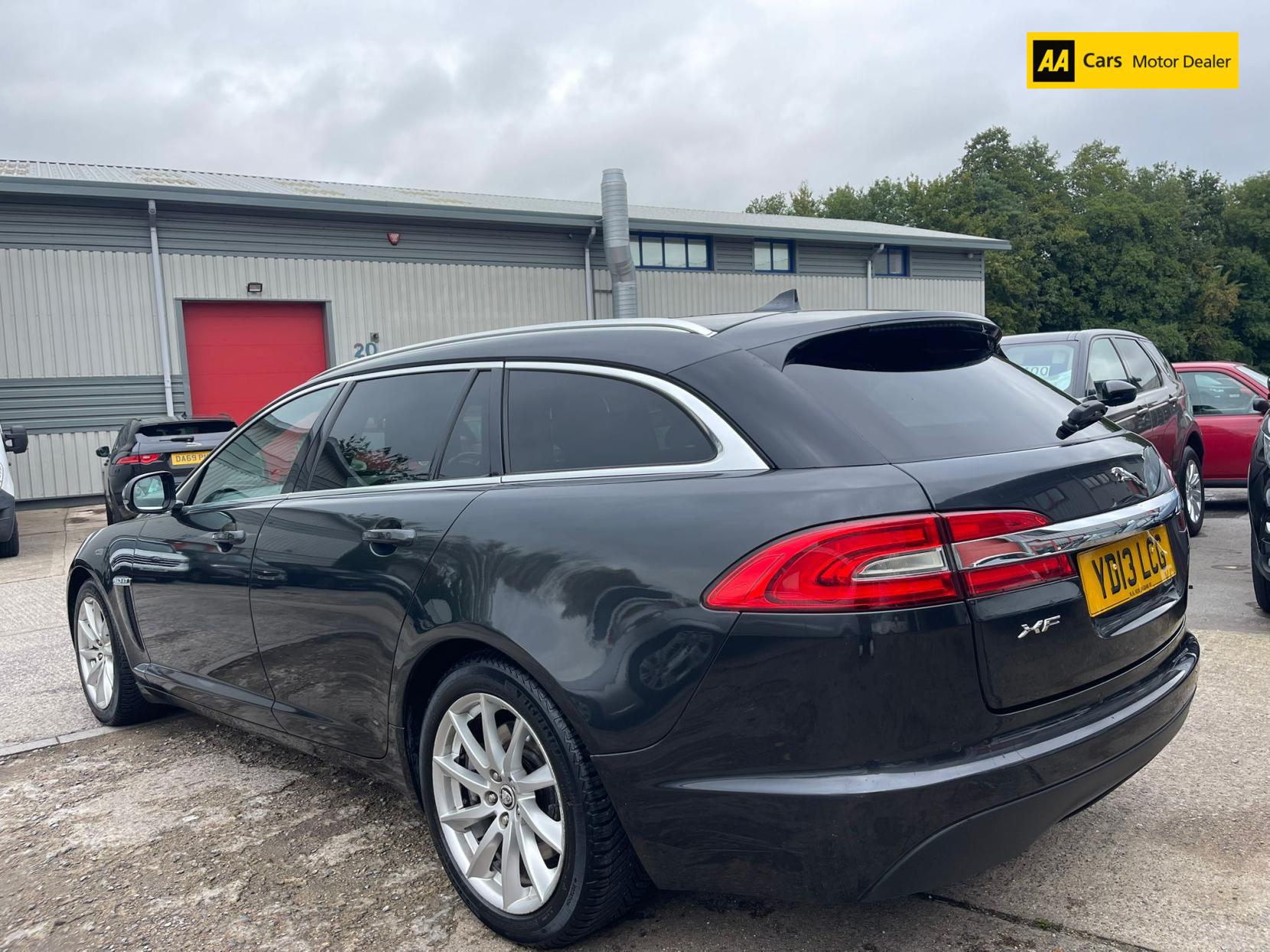 Jaguar XF 2.2d Premium Luxury Sportbrake 5dr Diesel Auto Euro 5 (s/s) (200 ps)