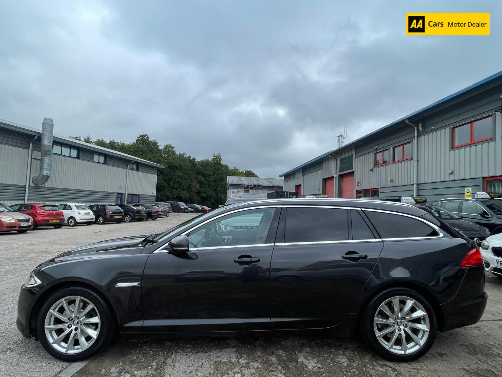 Jaguar XF 2.2d Premium Luxury Sportbrake 5dr Diesel Auto Euro 5 (s/s) (200 ps)
